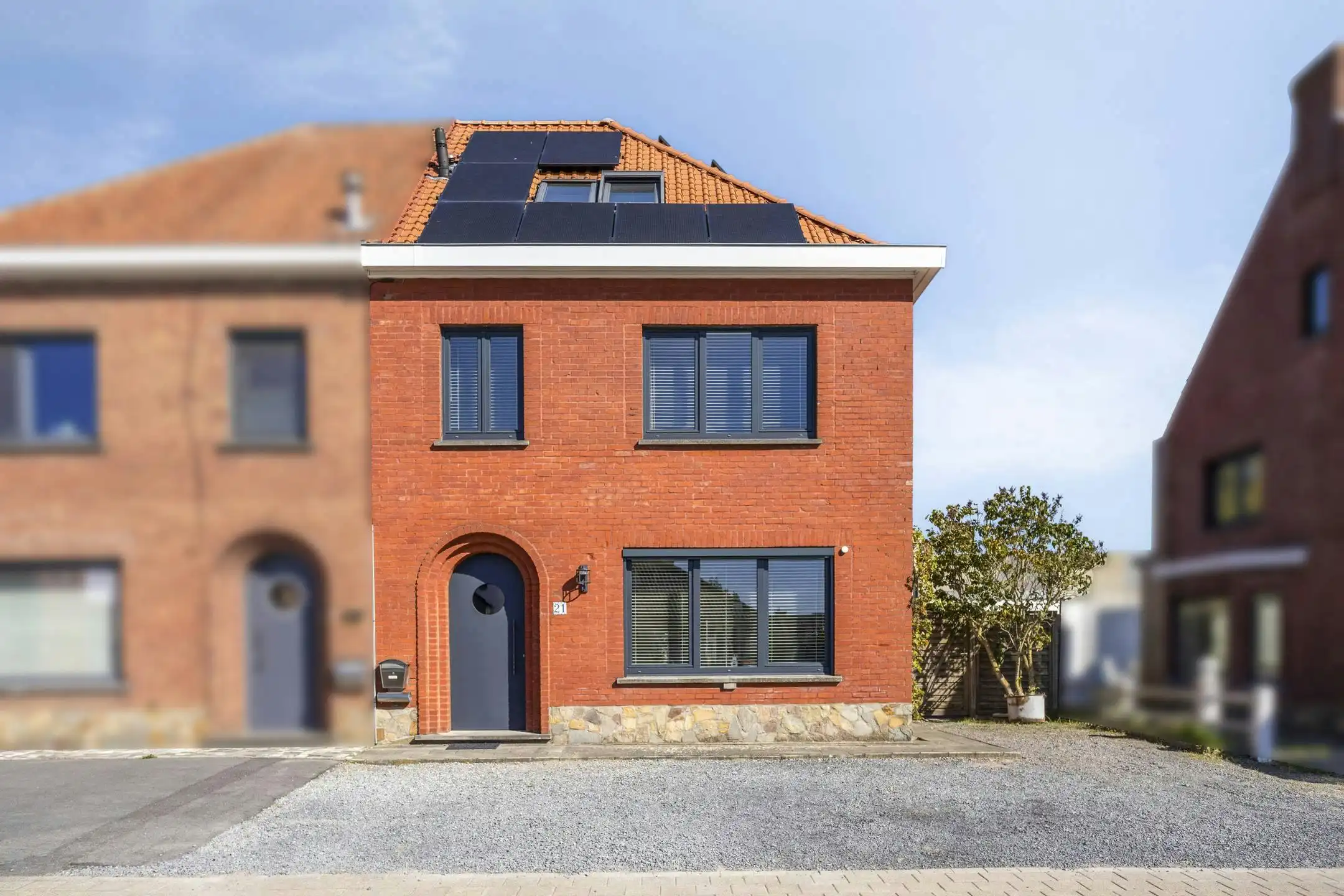 Instapklaar huis met 4 kamers te koop in centrum Desselgem foto 2