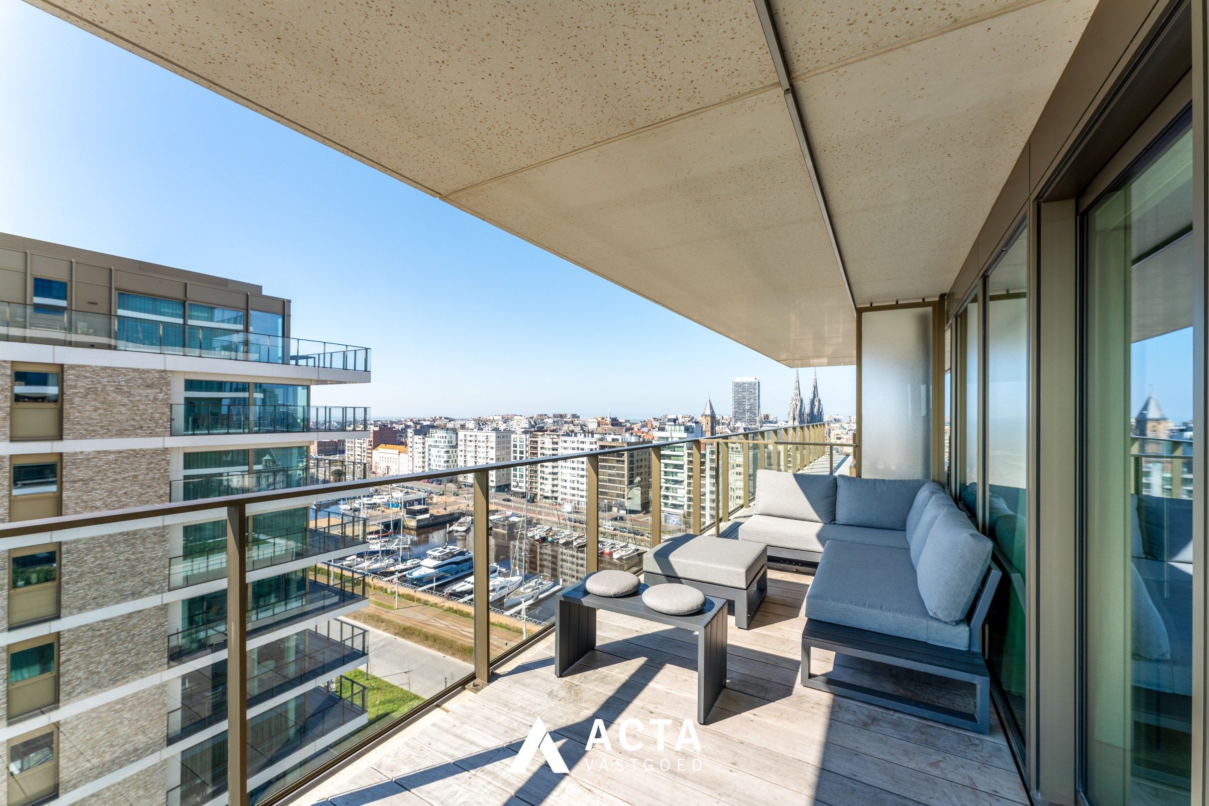 Luxueus afgewerkt nieuwbouw appartement in SKY TOWER ONE foto 24