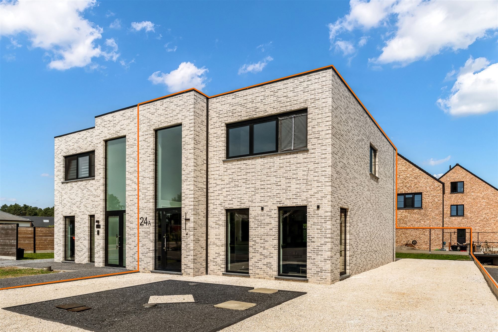 RECENTE WONING MET 3 SLAAPKAMERS EN KWALITATIEVE AFWERKING OP RUSTIGE LIGGING foto {{pictureIndex}}