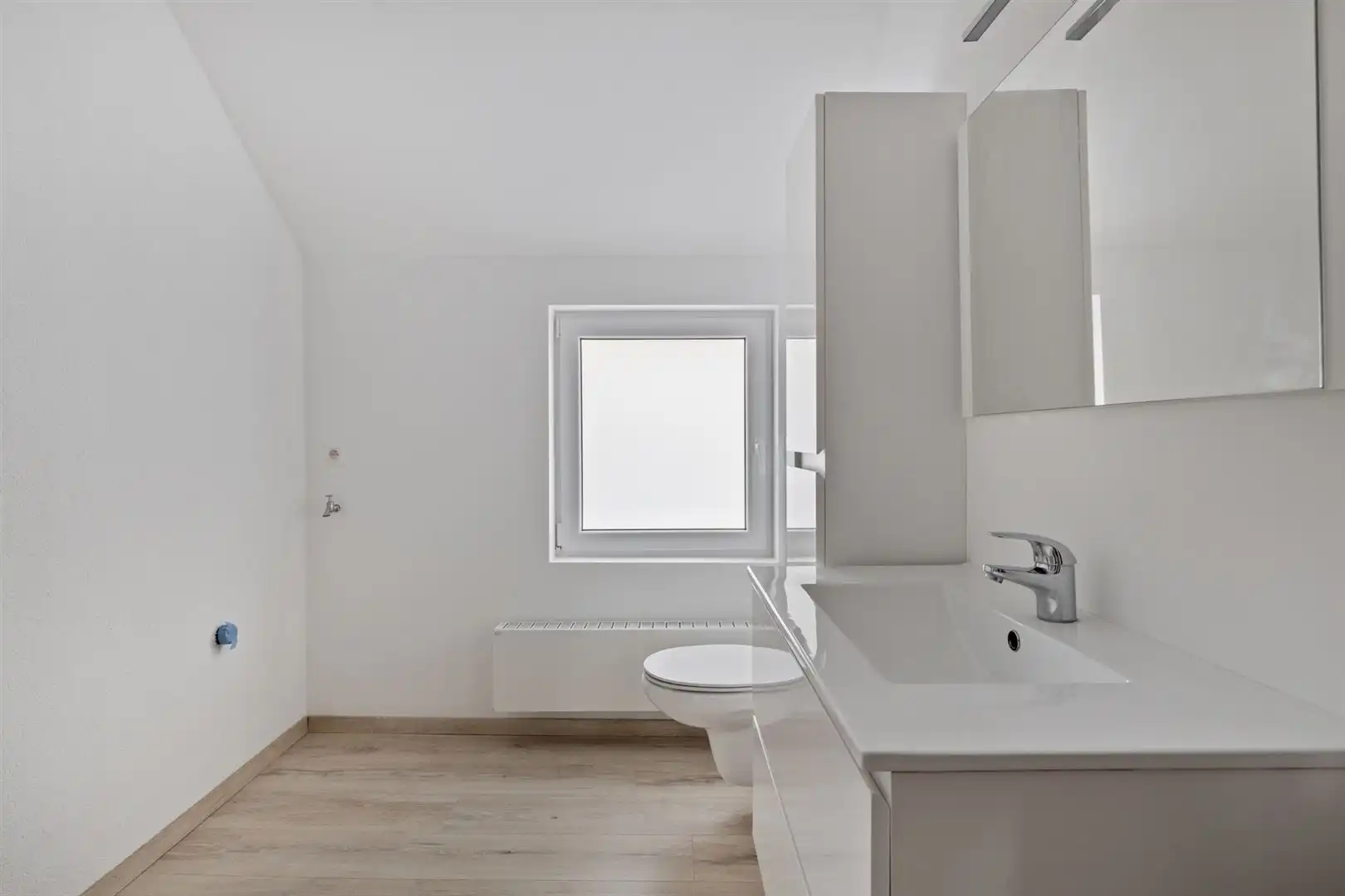 Volledig gerenoveerde instapkare woning ! foto 13