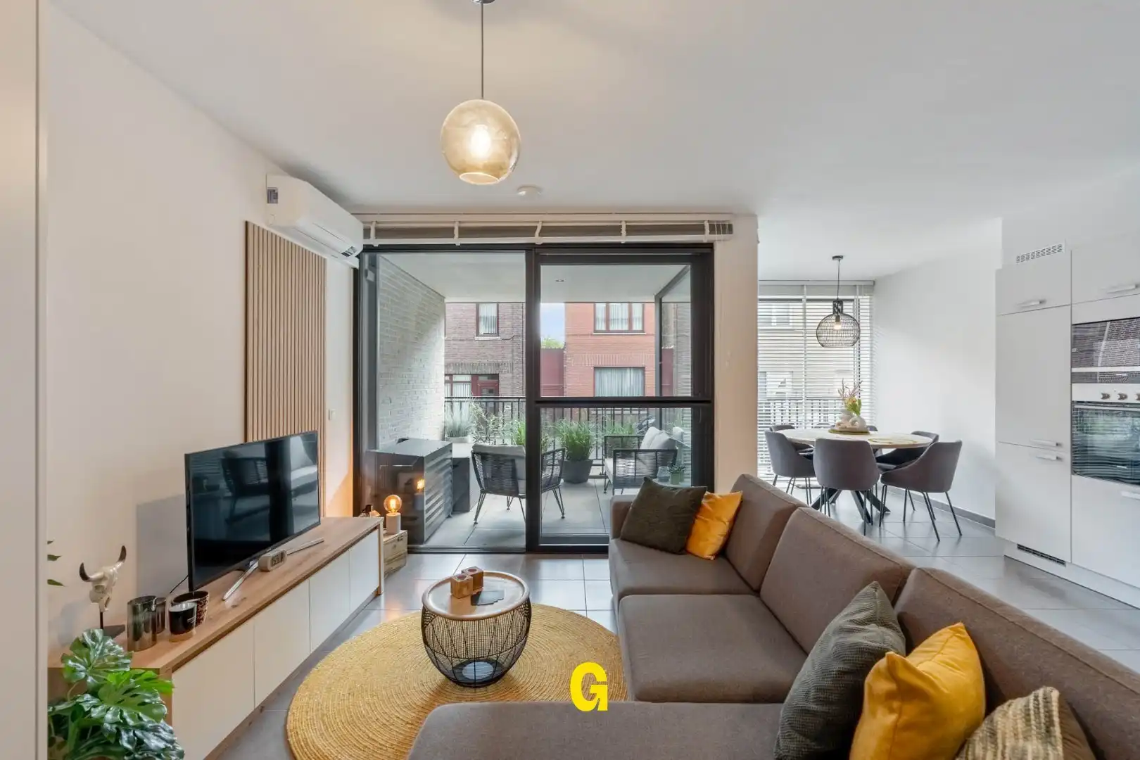 Knap ingericht gelijkvloersappartement met kelder en standplaats vlak bij het centrum foto 12