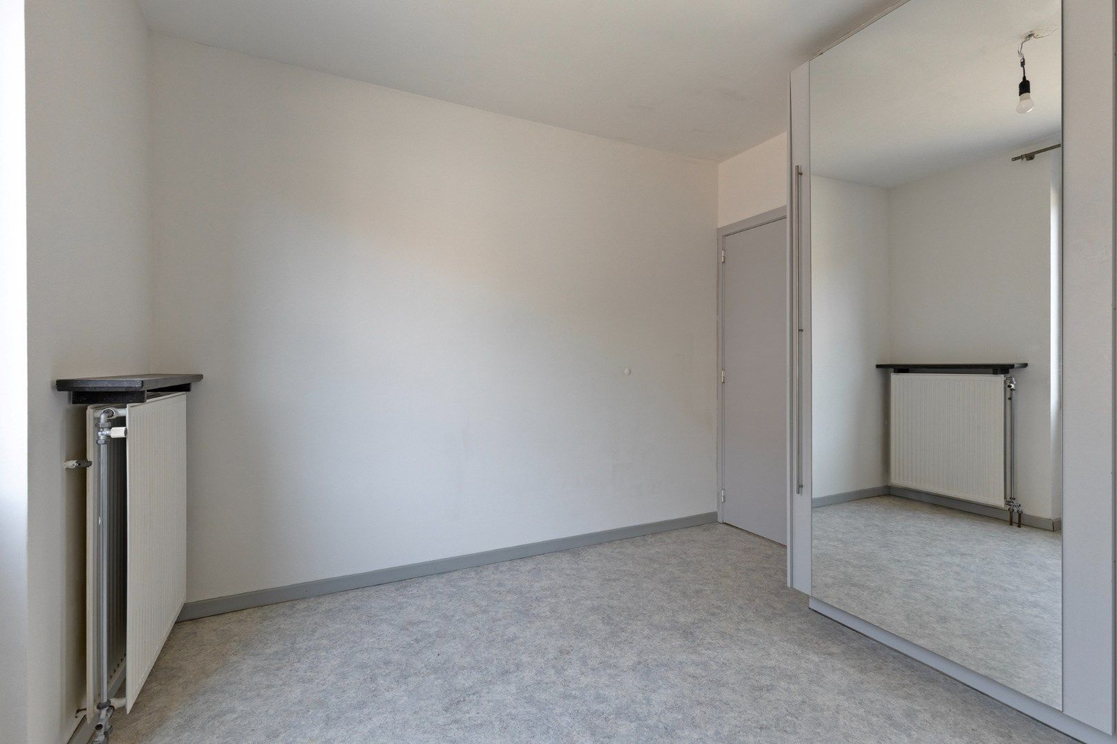 Ruim appartement met 2 slpks en garagebox in het centrum van Geel ! foto 7