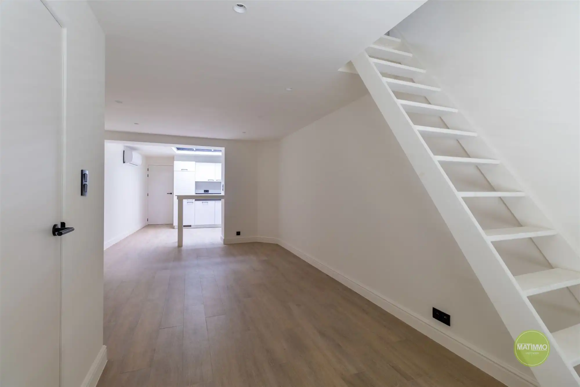 Gerenoveerde woning met twee slaapkamers en garage in Mol foto 4