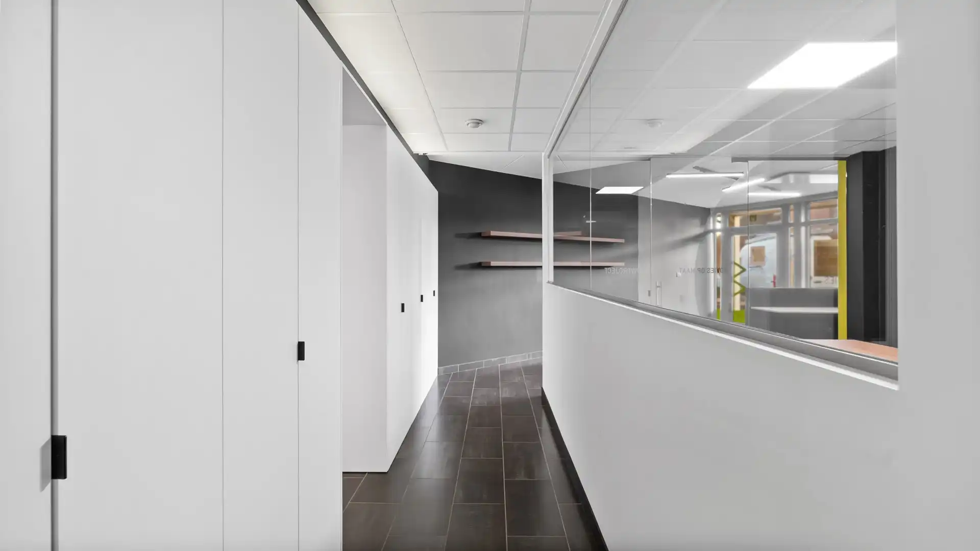 Modern en energiezuinig (A label) handelspand van 174 m² te As foto 6