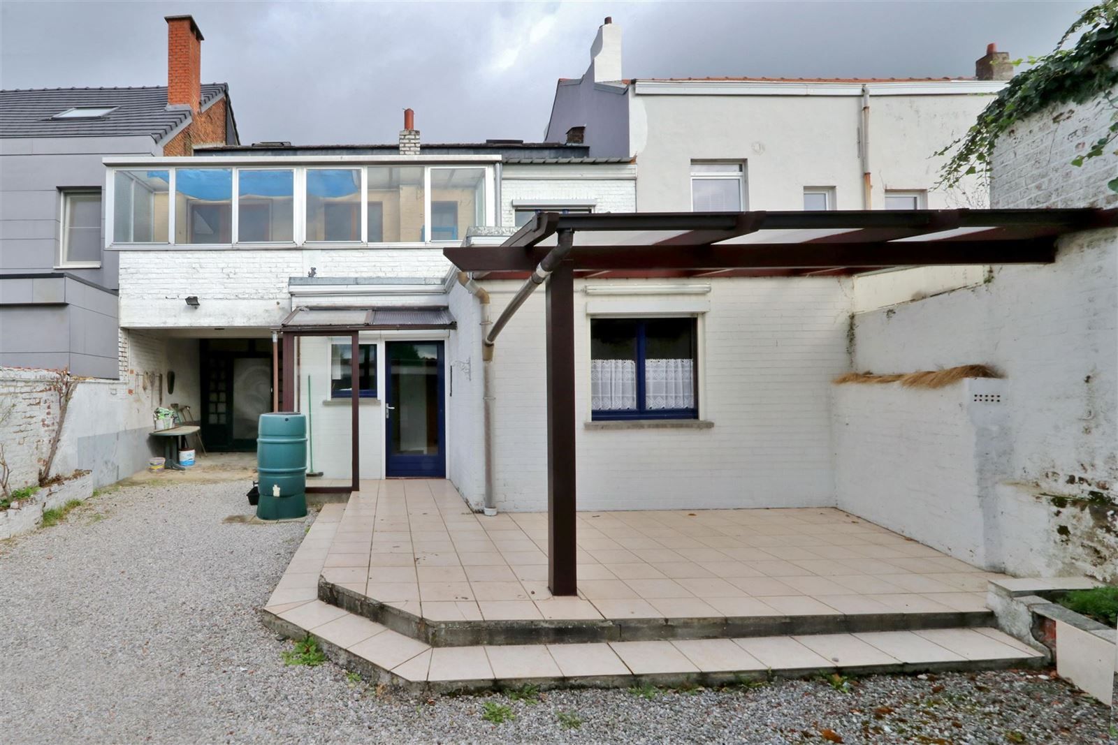 Opbrengstwoning met 2 appartementen en 3 garageboxen foto 2