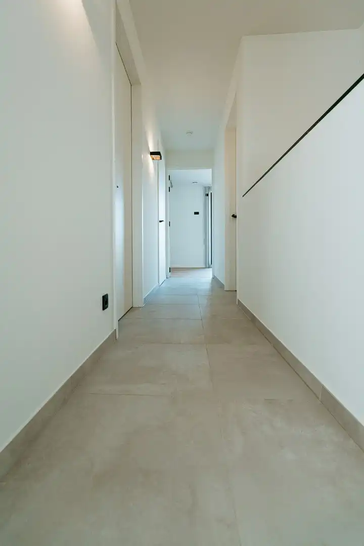 HOOGWAARDIG AFGEWERKT APPARTEMENT VAN 122,50 M² MET 2 SLAAPKAMERS, RUIM TERRAS EN PARKEERPLAATS TE CENTRUM TUILT foto 5