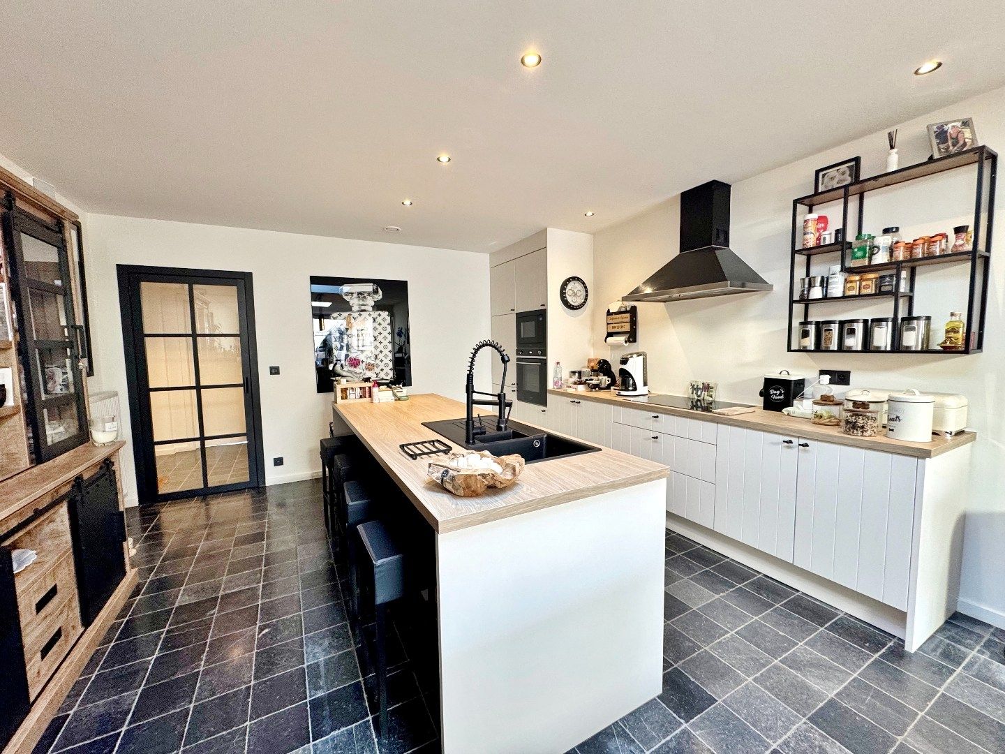 Recente instapklare gezinswoning met zonnige tuin op rustige centrale ligging. ( EPC: A ) foto 5