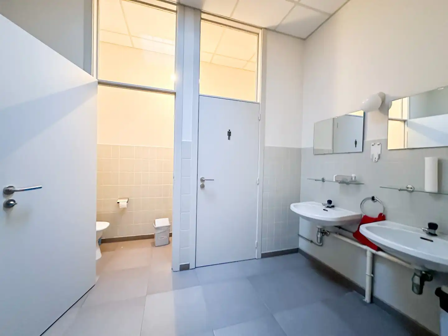 Commercieel gelijkvloers met grote zichtbaarheid en parking in centrum! foto 14