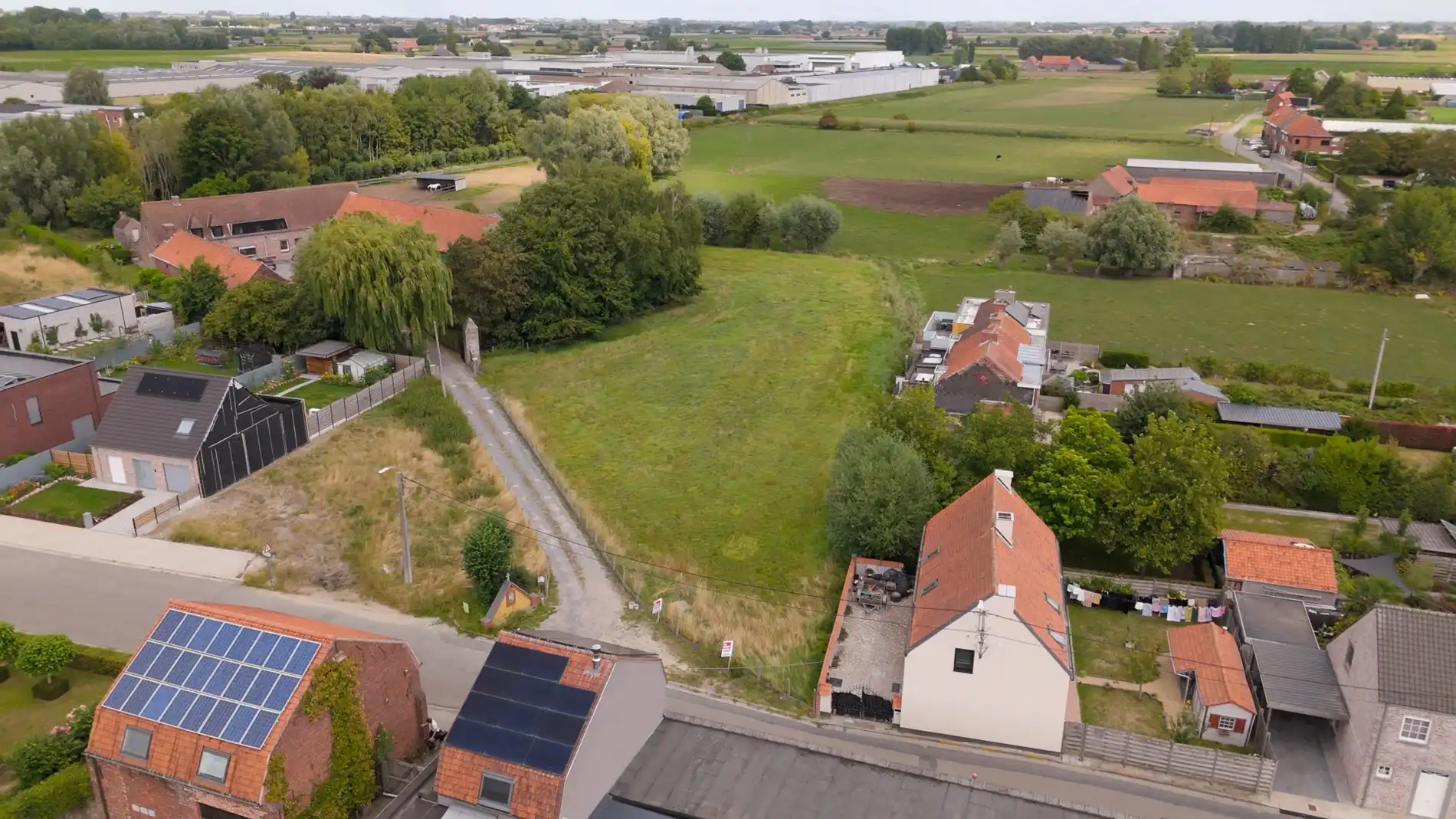 HALFOPEN NIEUWBOUWWONING MET 4 OF 5 SLPKS EN LANDELIJK ZICHT OP 510M² foto 3