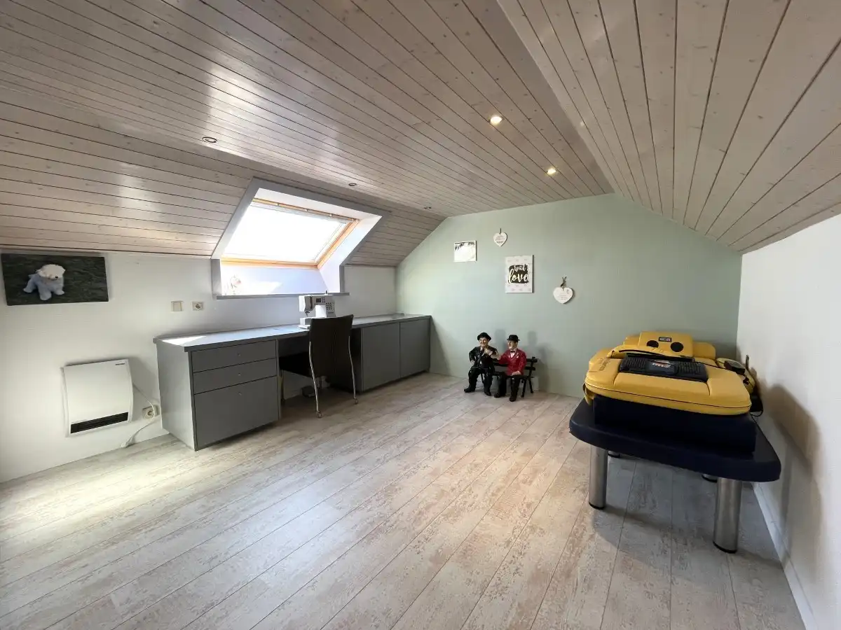 Dadizele – Ruime woning met loods van ca. 400 m², zwembad en bureelruimte foto 27