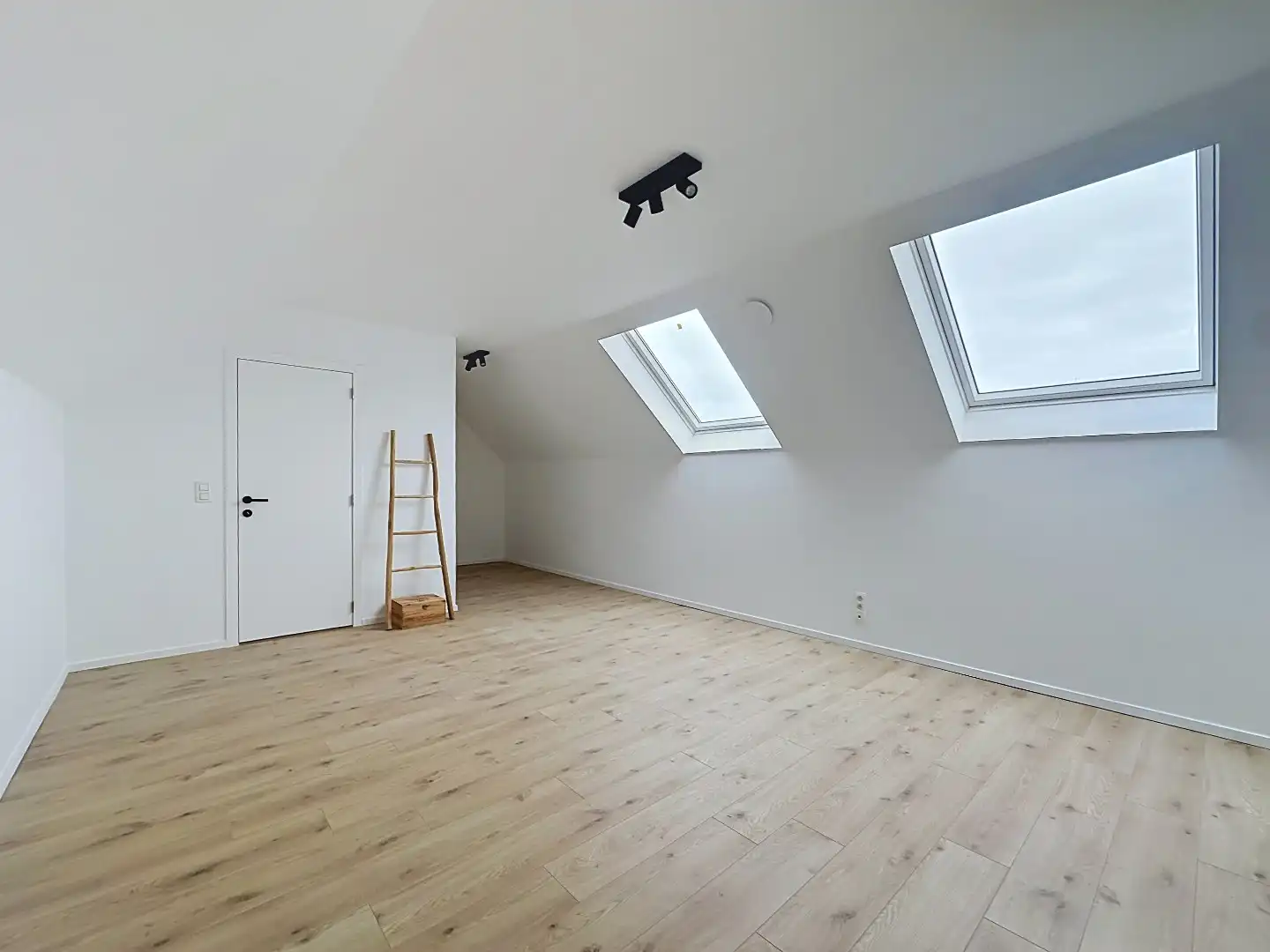 Instapklare vernieuwbouwwoning in het mooie Wezemaal foto 21