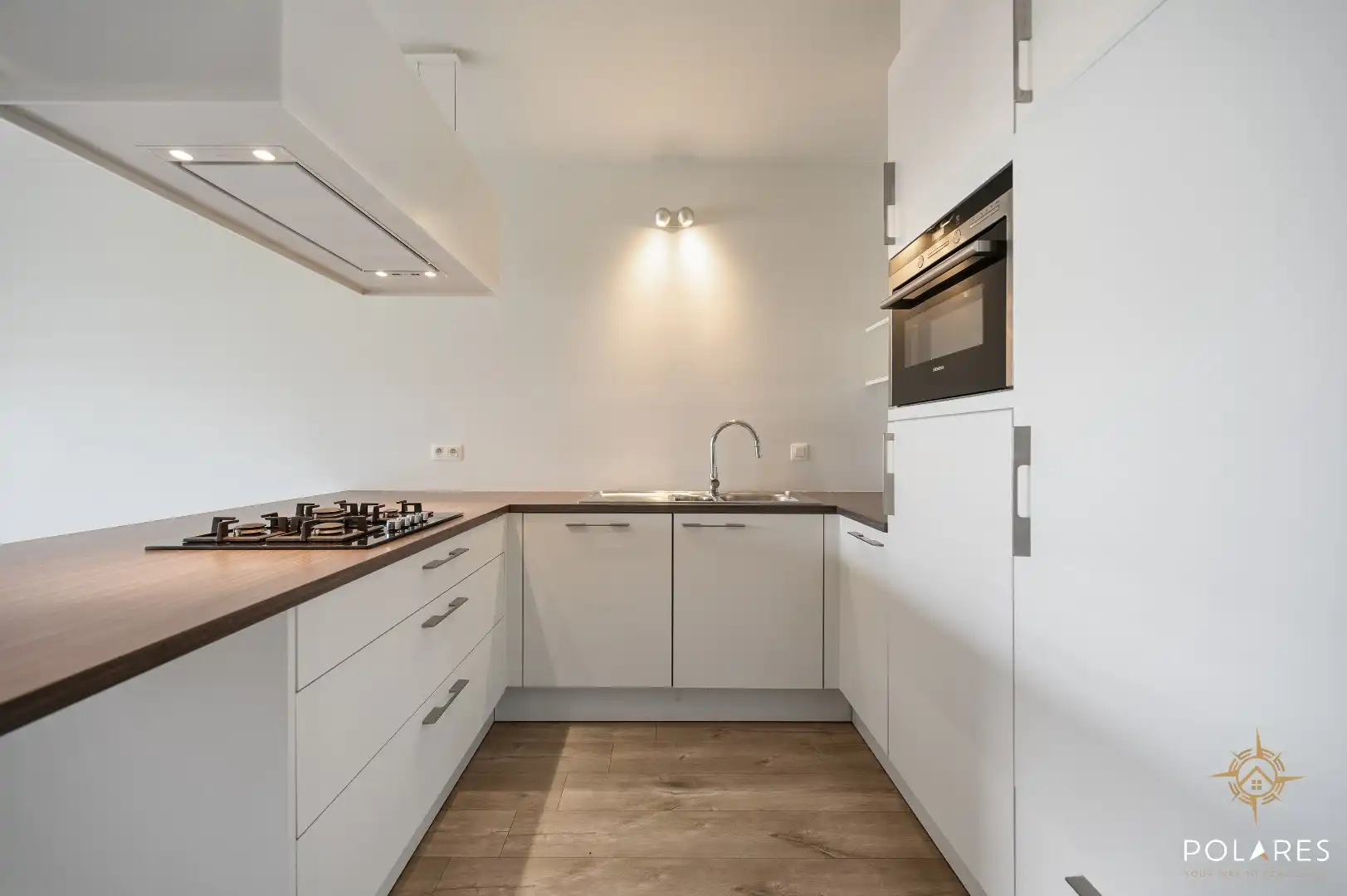 Instapklaar 2-slpk appartement met ruim terras en parkeerplaats foto 6
