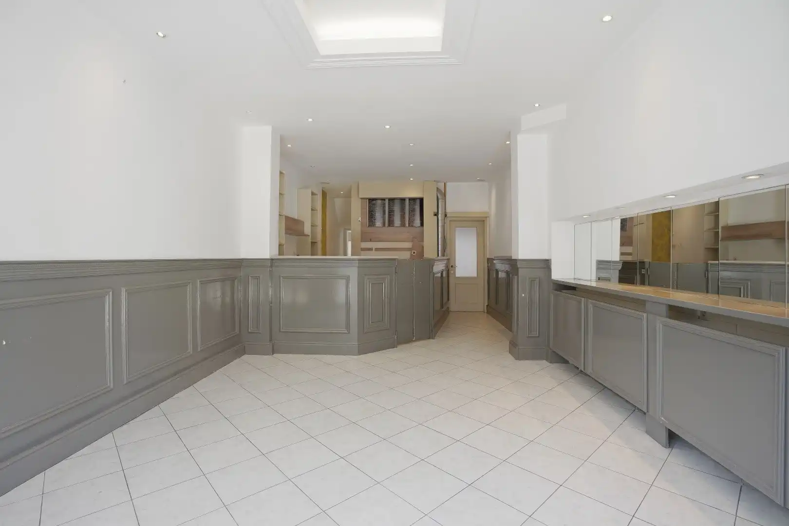Goed gelegen gebouw op 117m² te De Panne bestaande uit een handelsruimte en woonst.  foto 5