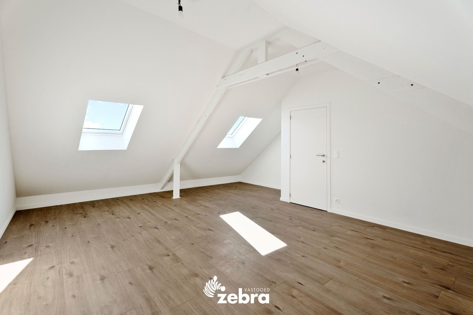 Volledig gerenoveerde woning met drie slaapkamers te Meulebeke! foto 17