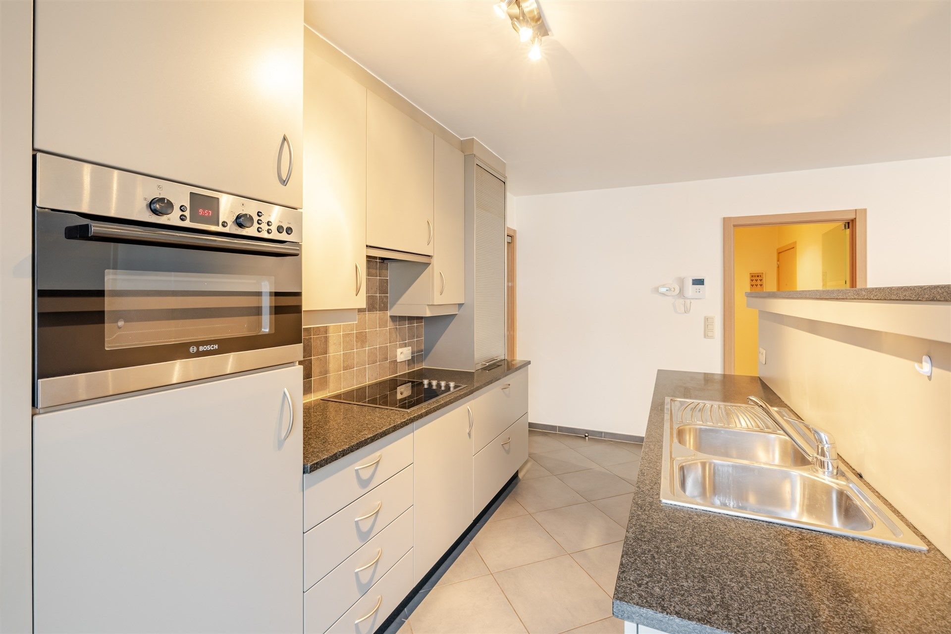 Ruim appartement met twee slaapkamers in het centrum van Aalst foto 9