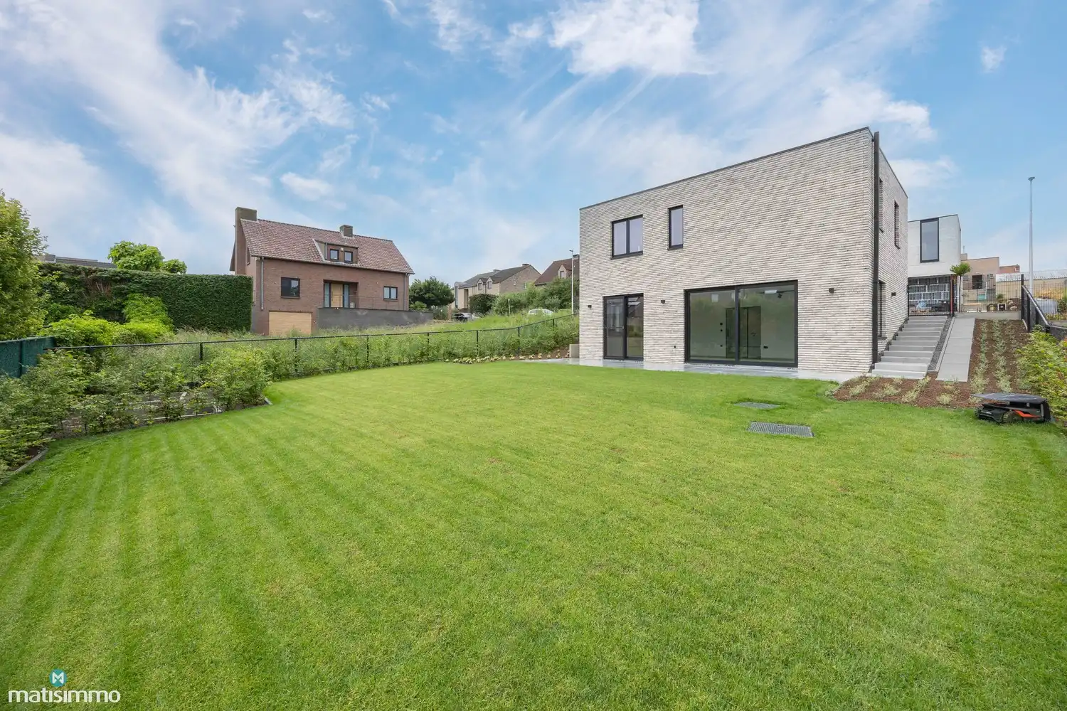 HOOGWAARDIG AFGEWERKTE NIEUWBOUWWONING MET DRIE SLAAPKAMERS EN TUIN (INCLUSIEF TUINONDERHOUD) TE RIEMST foto 20