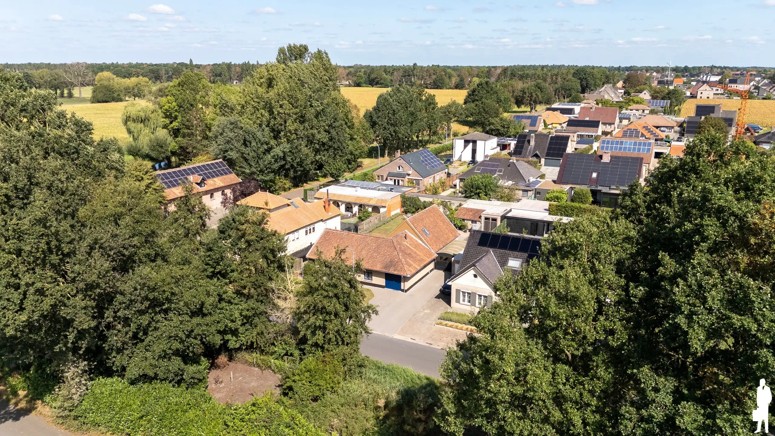 Vrijstaande villa met 4 slpk. gelegen op de dijk van kanaal  foto 46