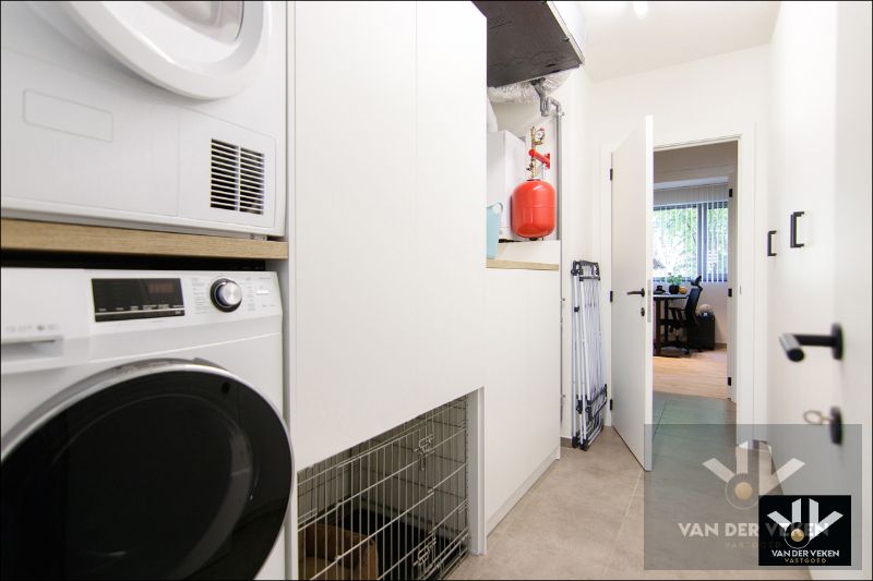 LUXUEUS GVL 3 SLPK-APP MET TUIN EN TWEE STAANPLAATSEN foto 19