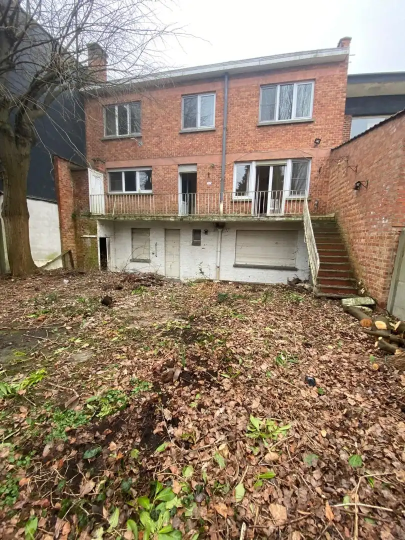 Een te vernieuwen, grote (305m²) woning!!  foto 12