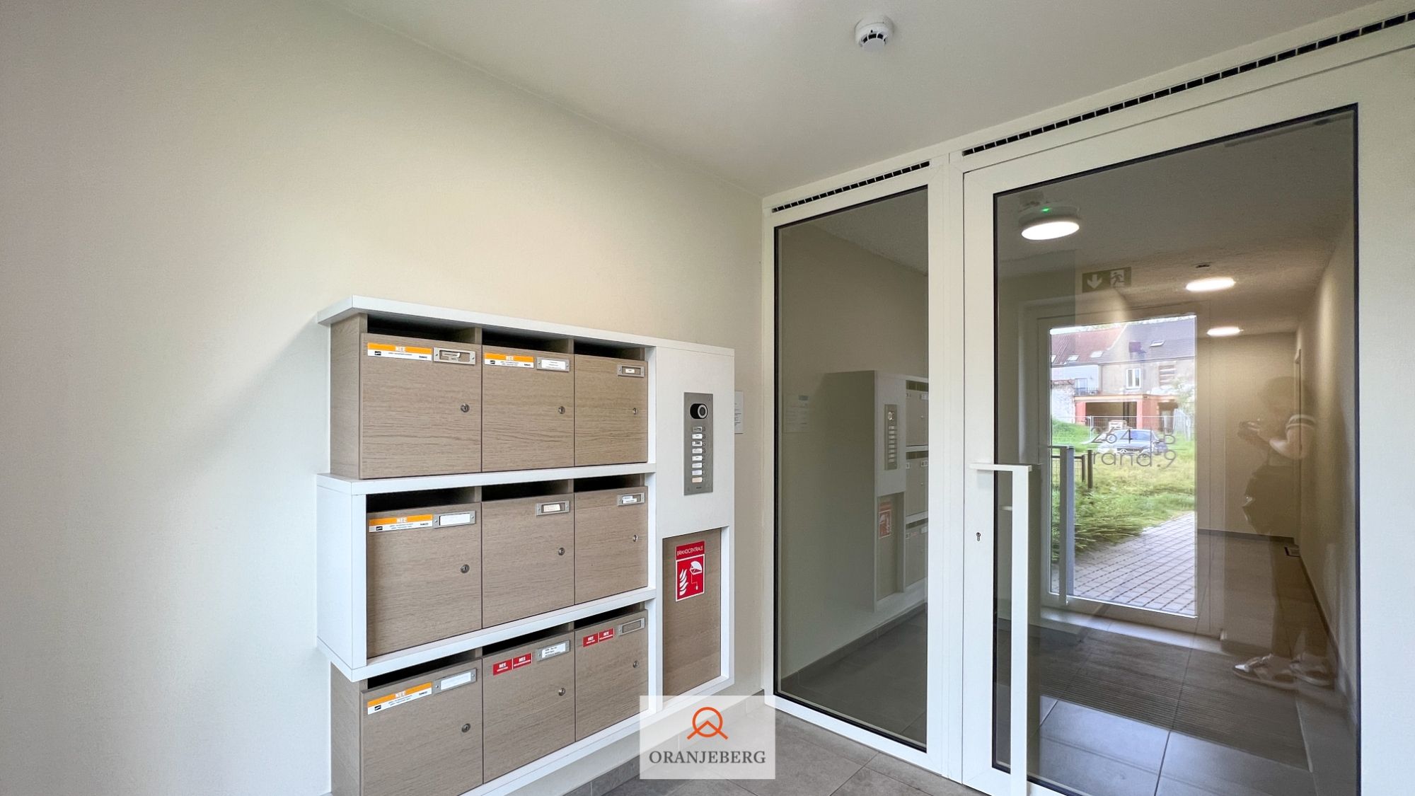 Luxe 2 slaapkamerappartement met 2 terrassen en privatieve tuin foto 35