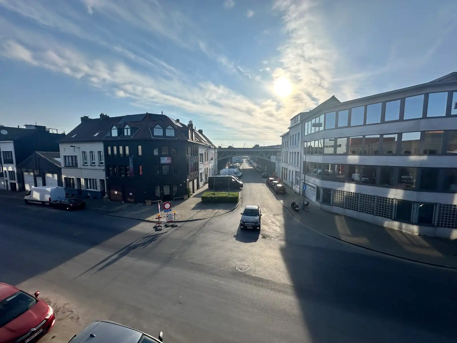 Lichtrijk kantoor van 100 m² te huur in Bredastraat foto 8