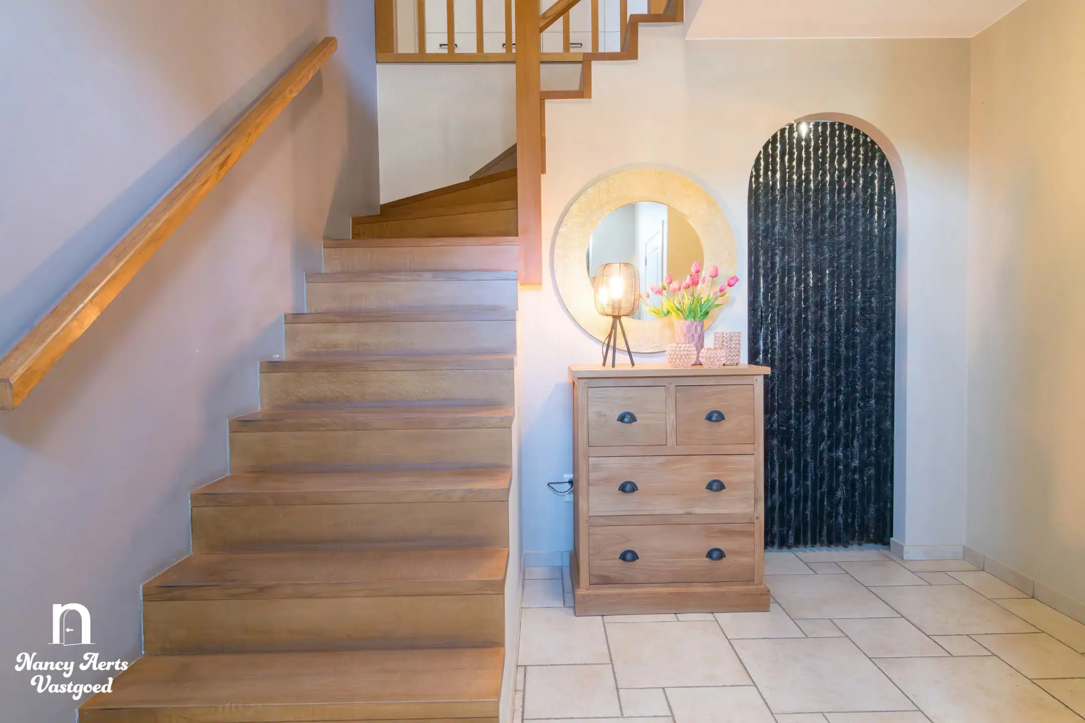 Instapklare woning met goed draaiende kapperszaak aan huis foto 24