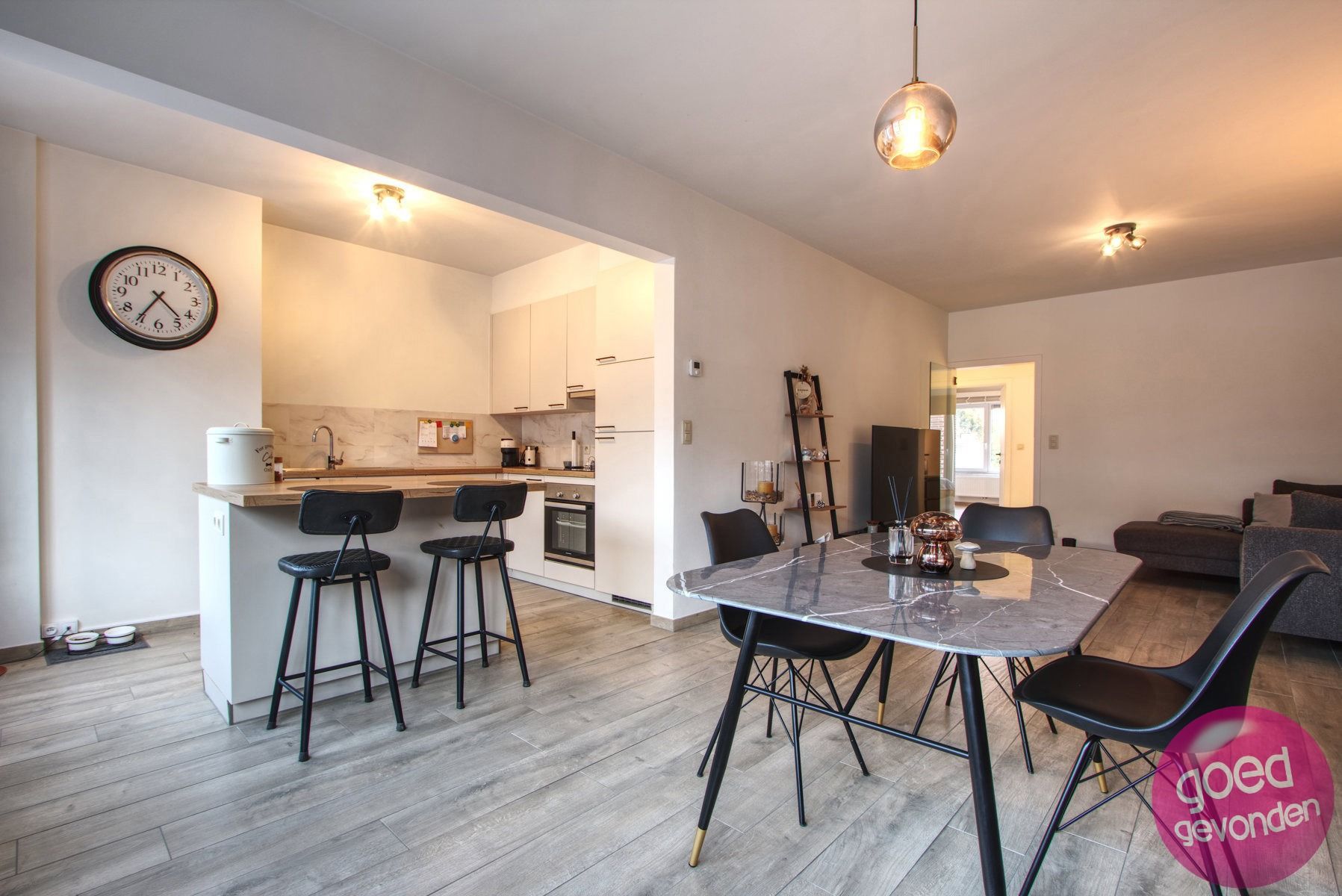 App 2 slk - lift - balkon - volledig vernieuwd - centraal foto 6