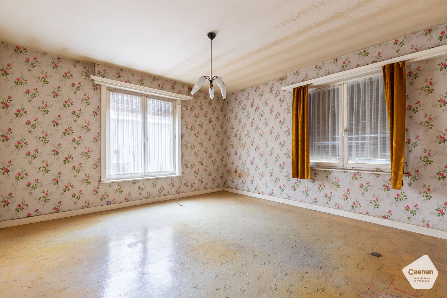 TE RENOVEREN STEVIGE HALF-OPEN WONING op CENTRALE LIGGING met 4 slaapkamers en GARAGE foto 9