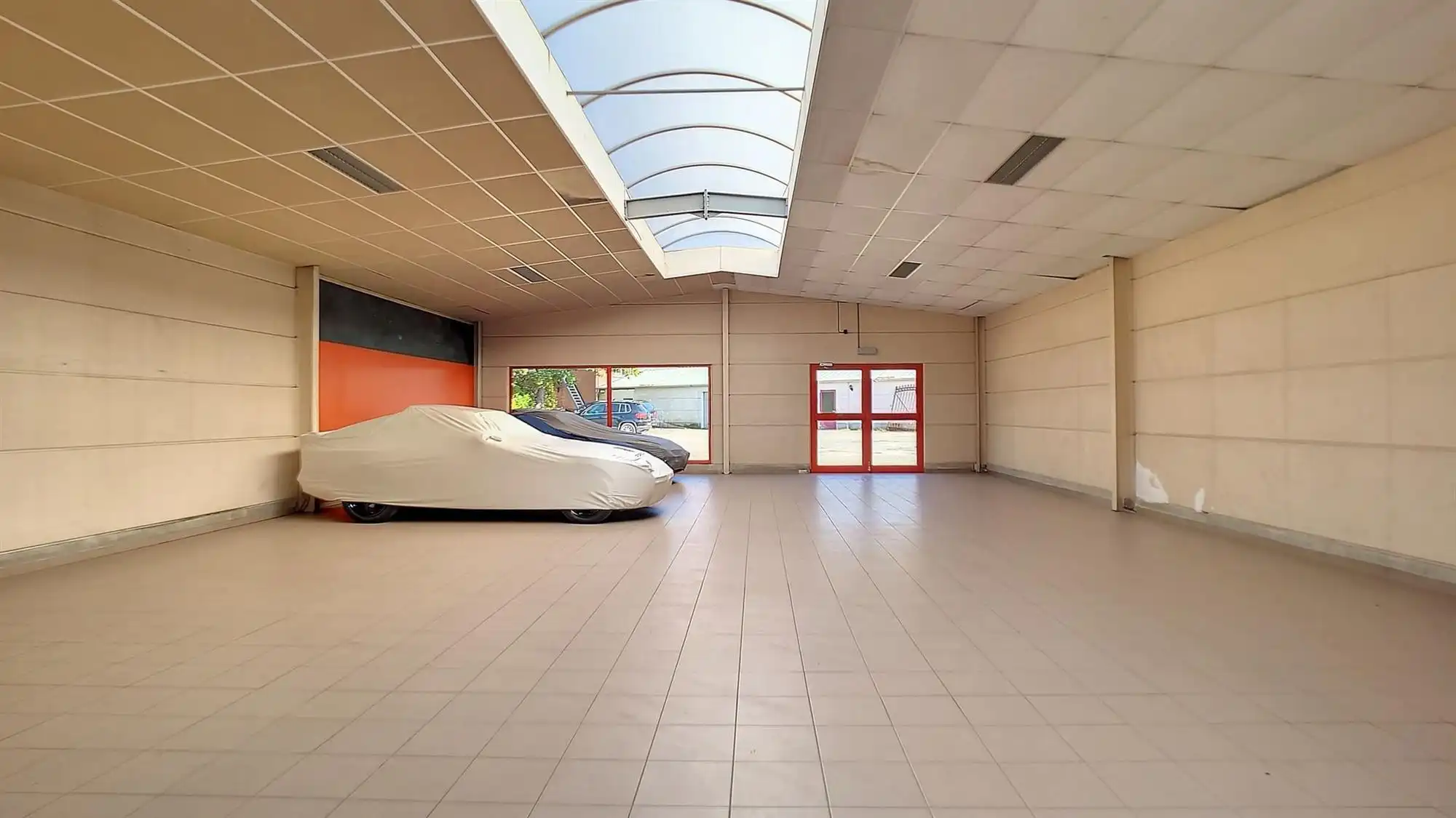 Veelzijdig bedrijfspand met toonzaal en atelier te huur in Heist-op-den-Berg foto 5