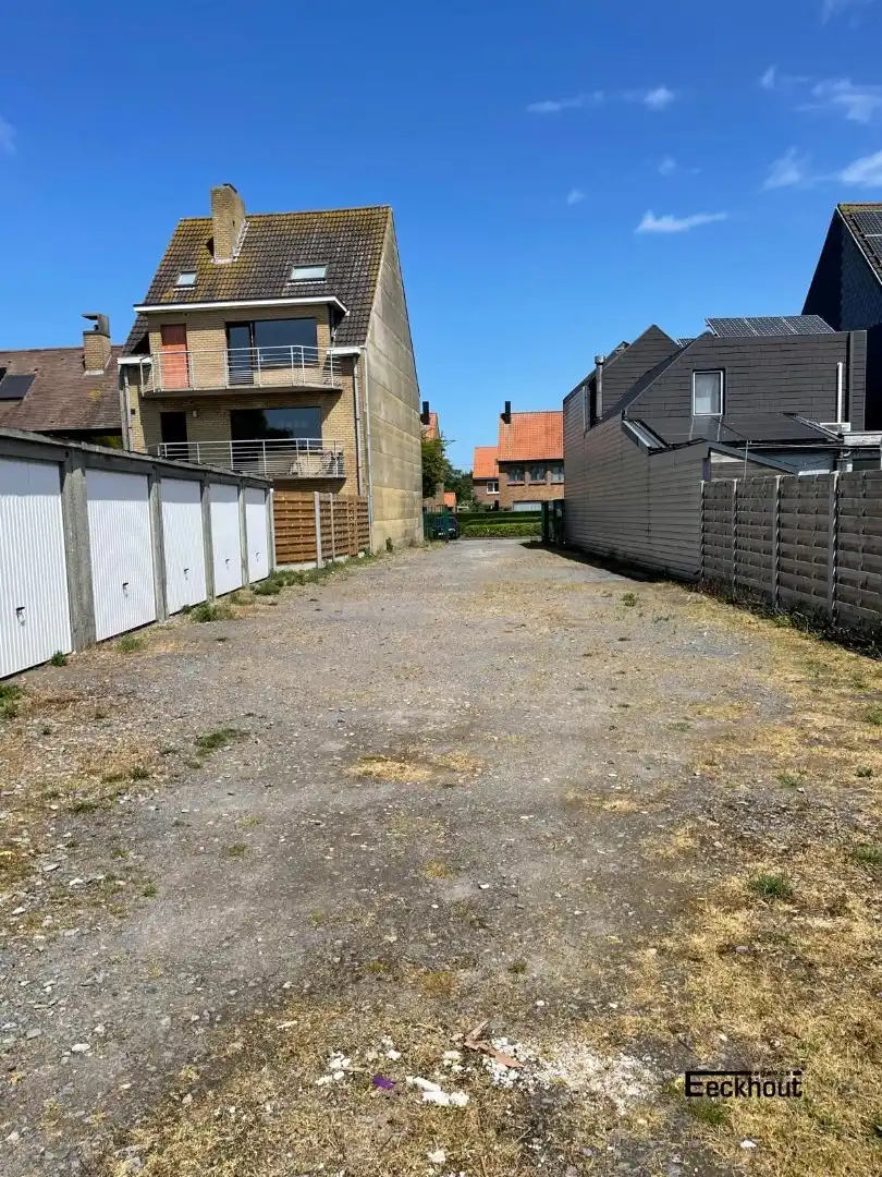 8 garageboxen op perceel bouwgrond foto 2