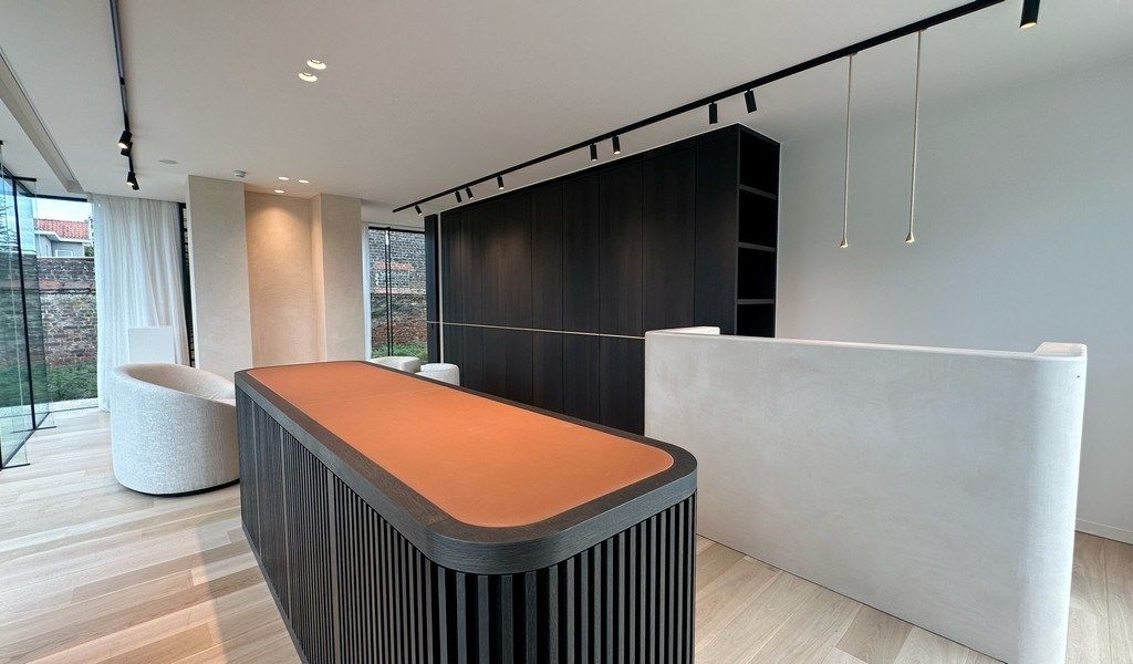 Stijlvol handelspand te huur langs Kortrijksesteenweg in Sint-Martens-Latem foto 3