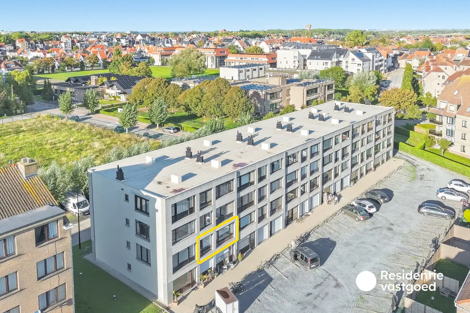Tweeslaapkamerappartement met privatieve staanplaats nabij het centrum van De Haan foto {{pictureIndex}}