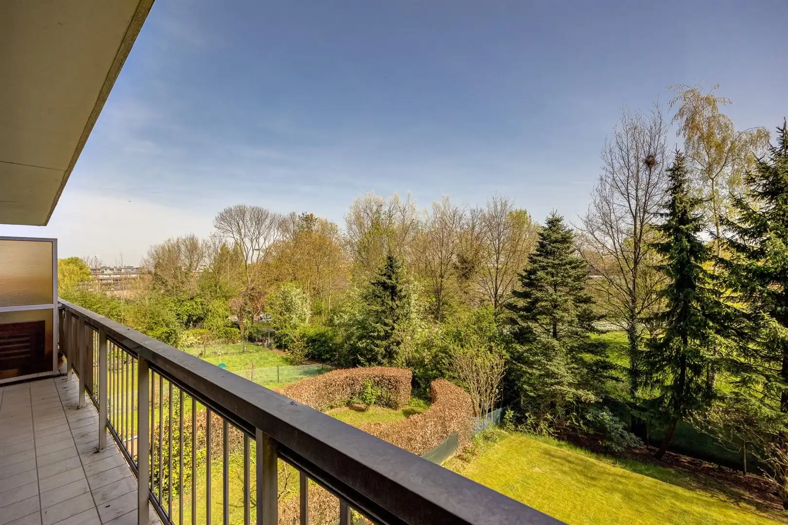 Volledig gerenoveerd appartement met 2 slaapkamers en 2 terrassen!  foto 2