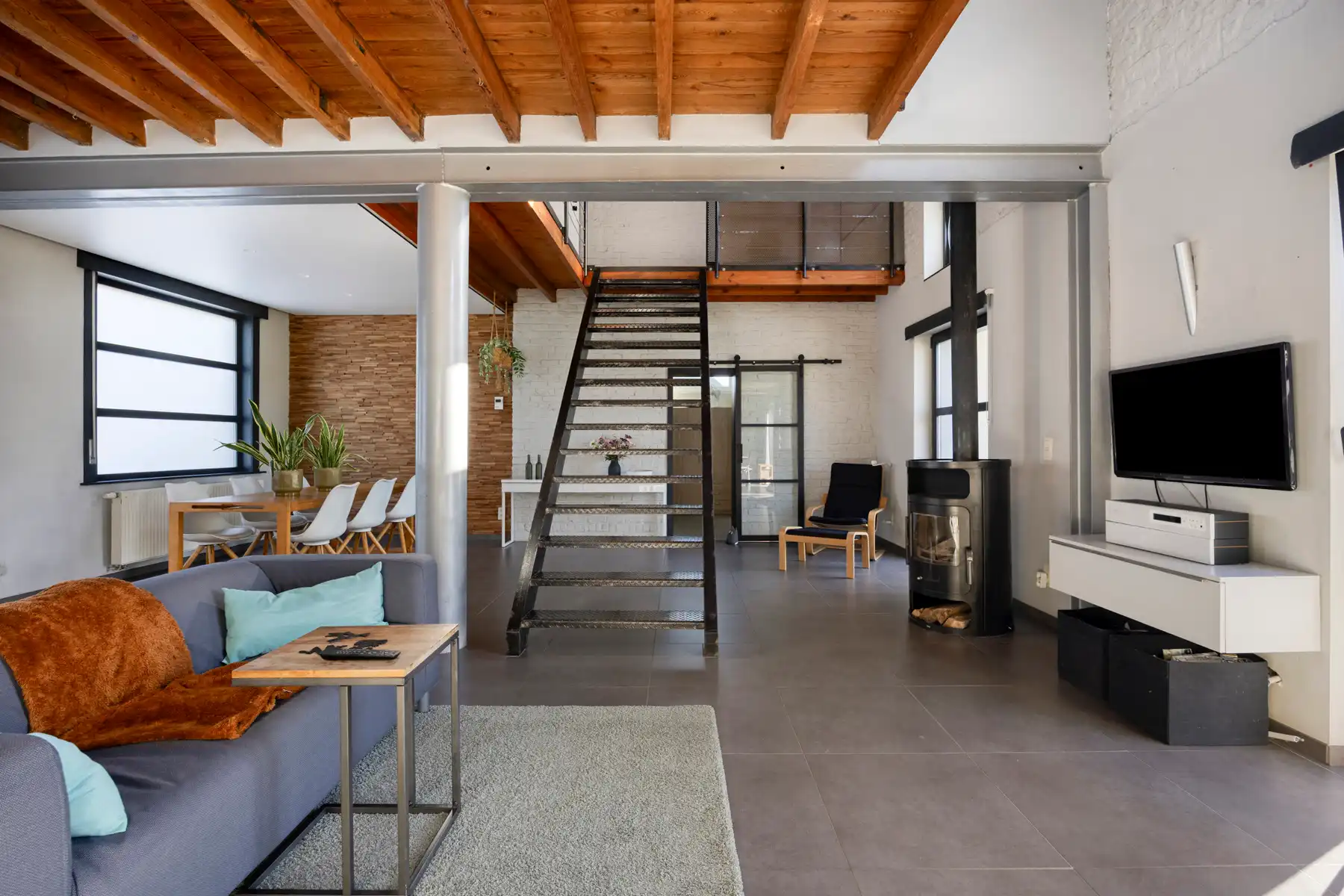 Woning met bijhorende zorgwoning / zelfstandige ruimte foto 5