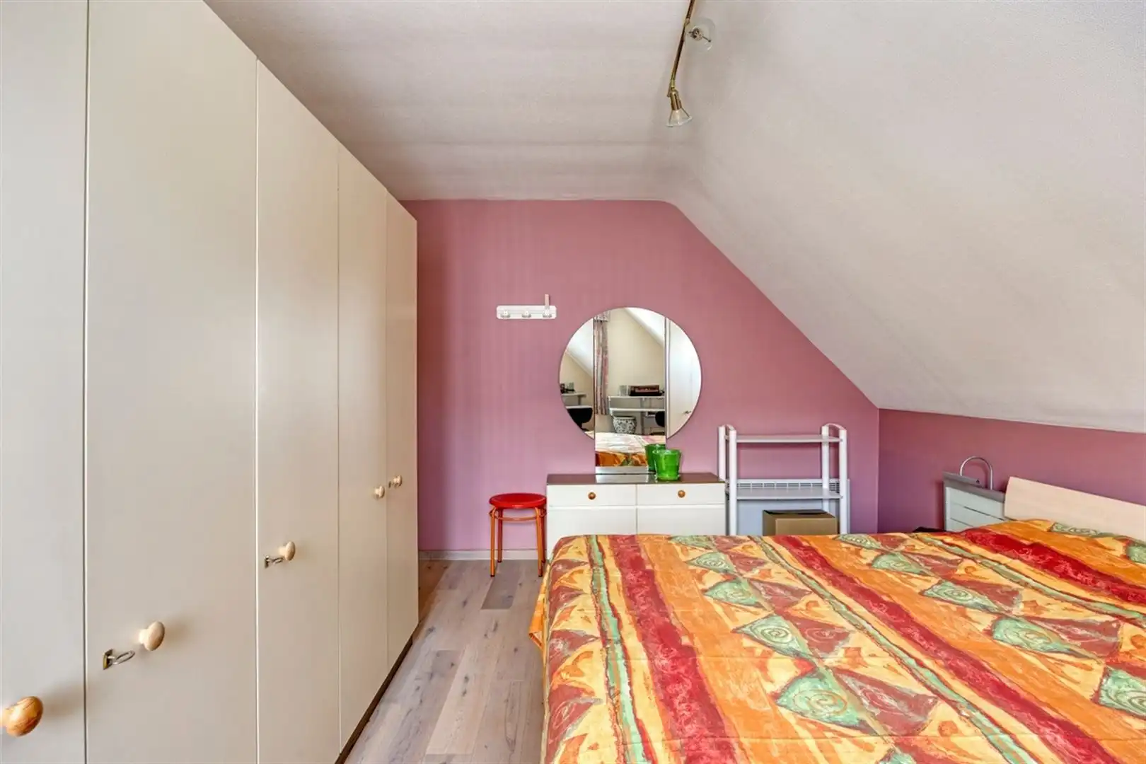 Rustig gelegen, goed onderhouden villa met 4 slaapkamers op 761 m². foto 14