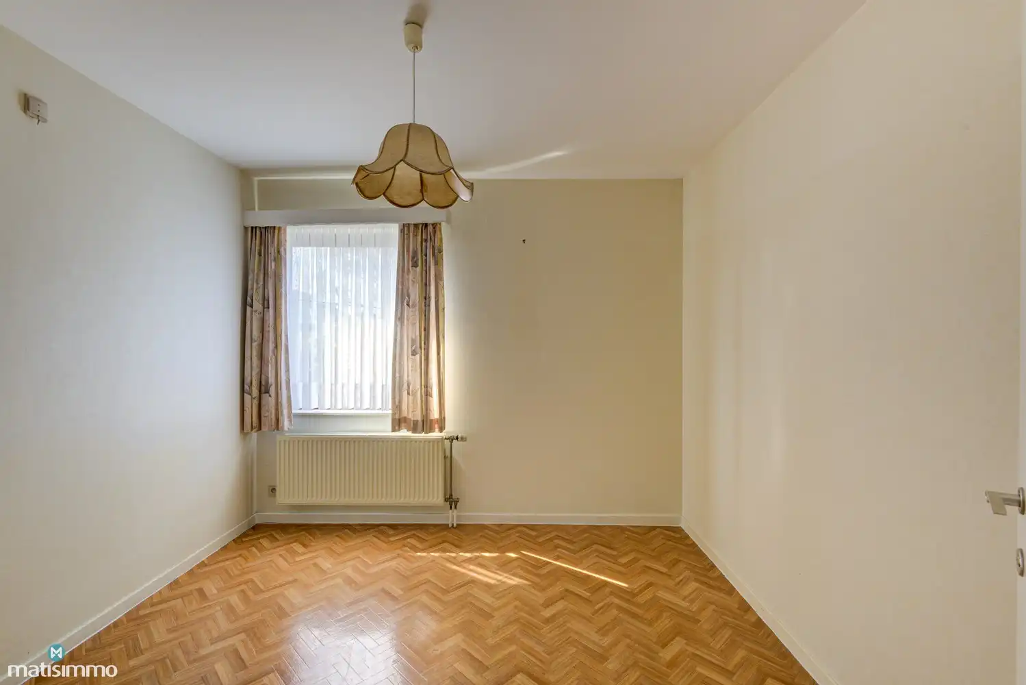 RUIM APPARTEMENT MET 3 SLAAPKAMERS, BALKON, KELDERBERGING EN GARAGEBOX IN BEVERST foto 9