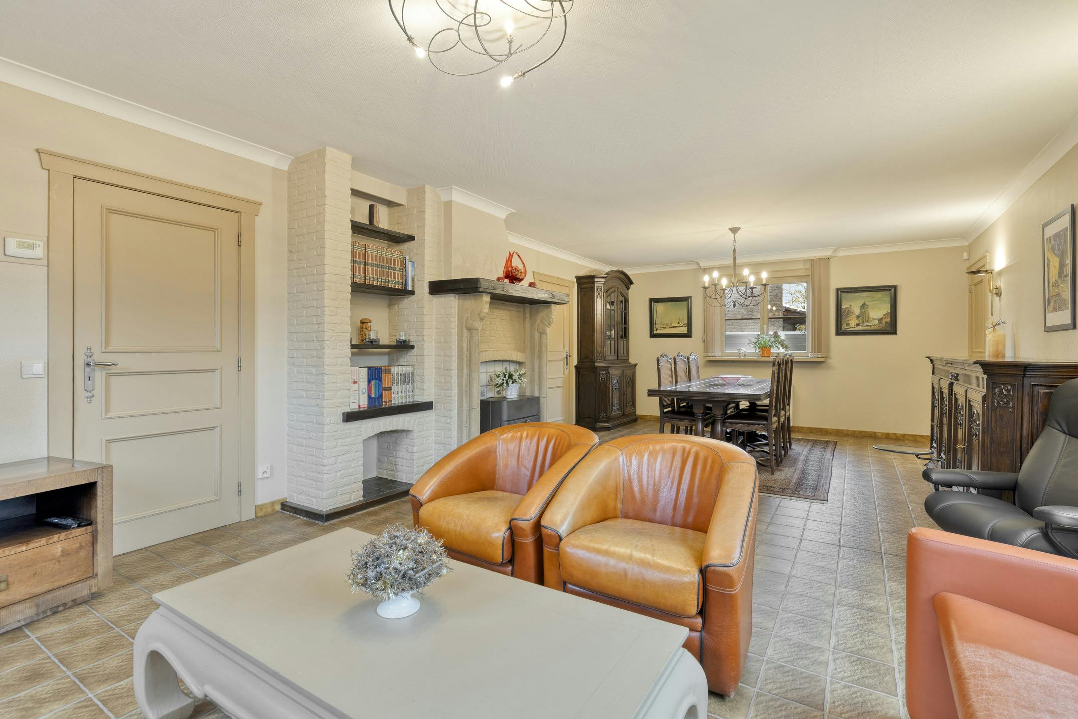 Mooie villa met schitterende tuin in residentiële woonwijk foto 7