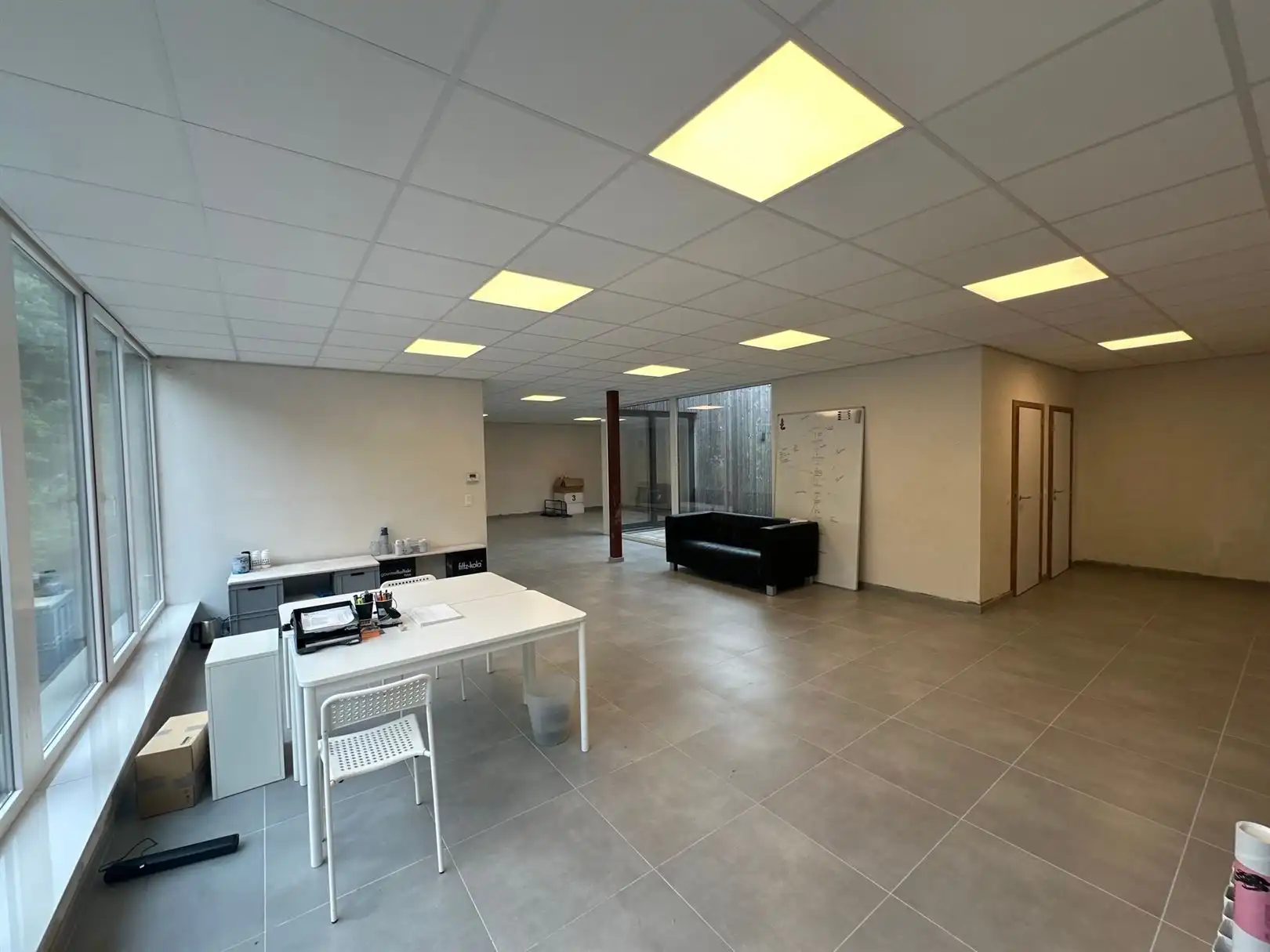 Lichtrijke burelen met een opp van 155m² foto 4