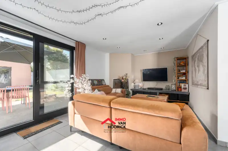 Instapklare woning met 5 slpkmrs en nieuw dak!!! foto 6