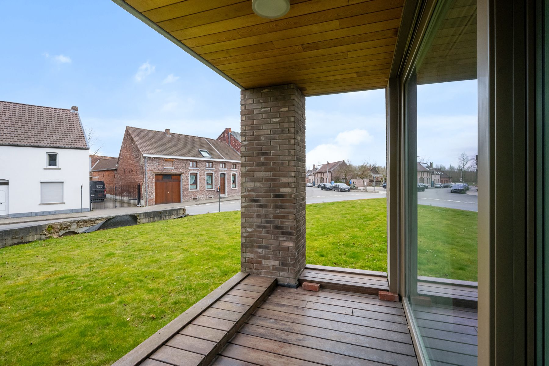 Serviceflat met terras en autostaanplaats in Viane foto 14