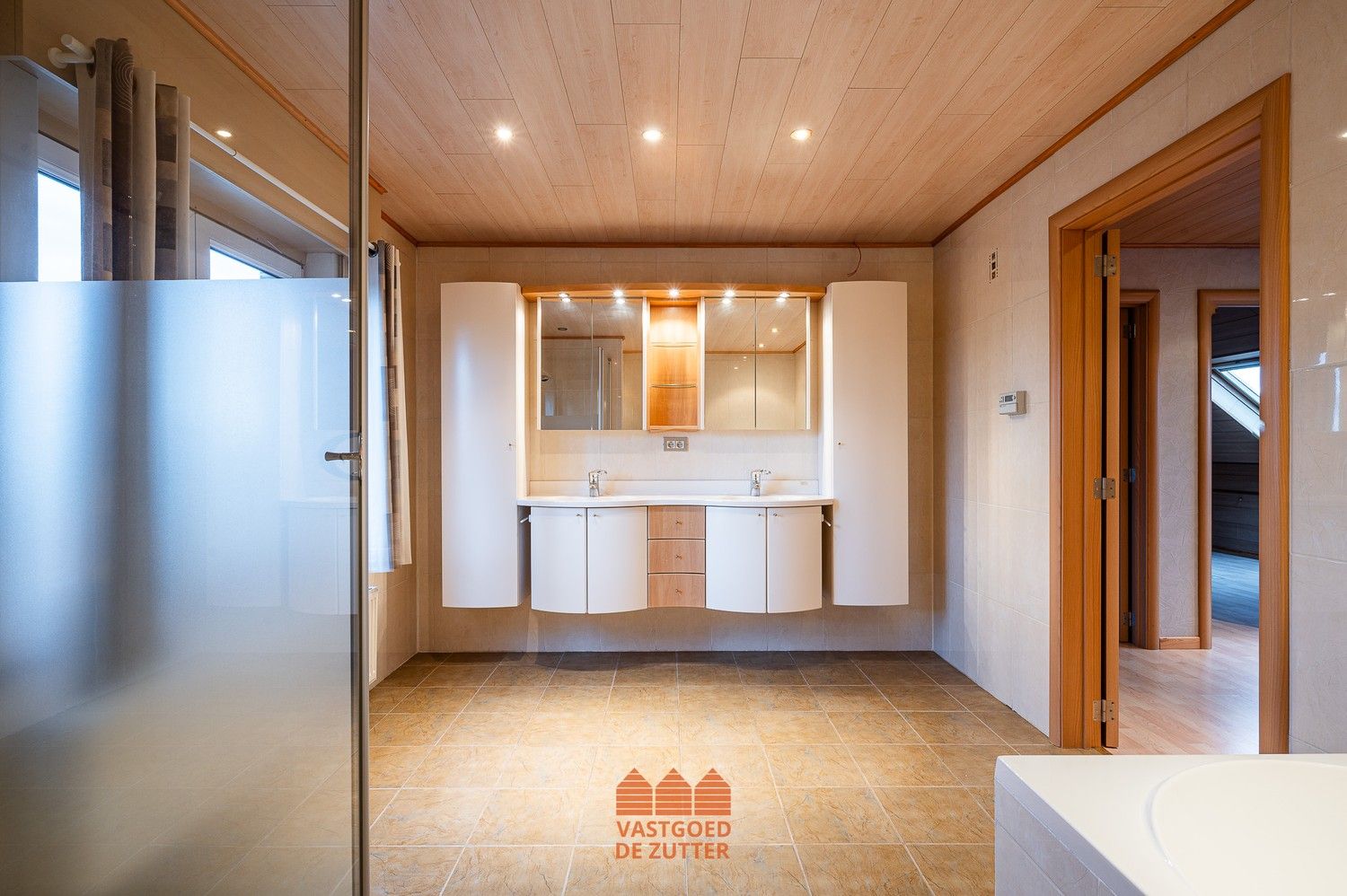 Ruime woning met garage en verhuurde studio foto 18