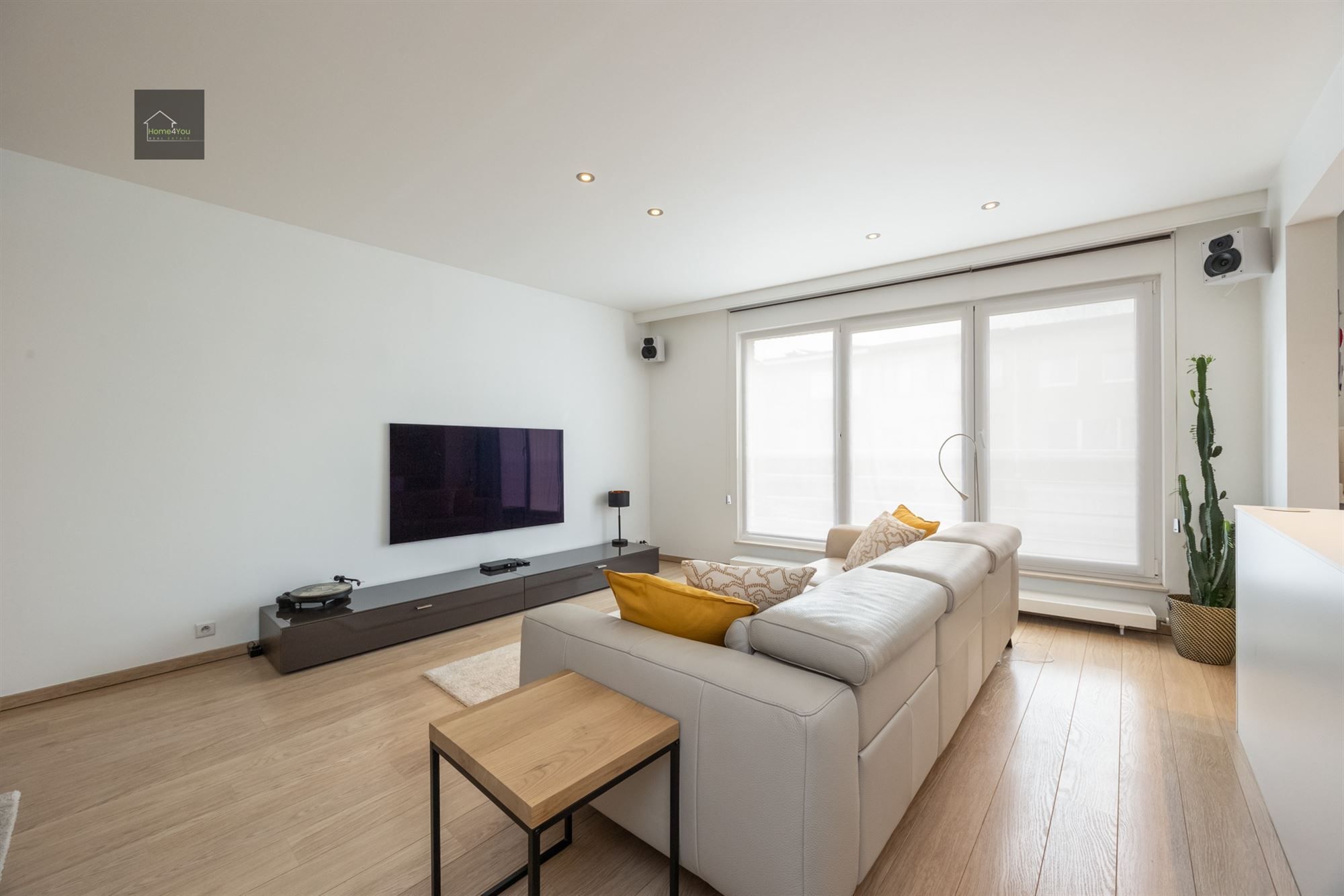 Ruim instapklaar appartement met garage en staanplaats foto 4