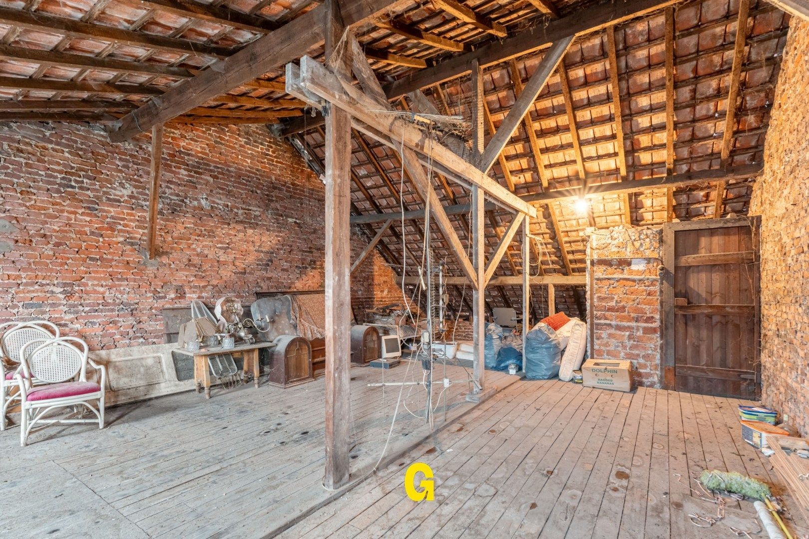 VERKOCHT - Karaktervolle te renoveren herenwoning met tuin en garage op wandelafstand van het centrum foto 23