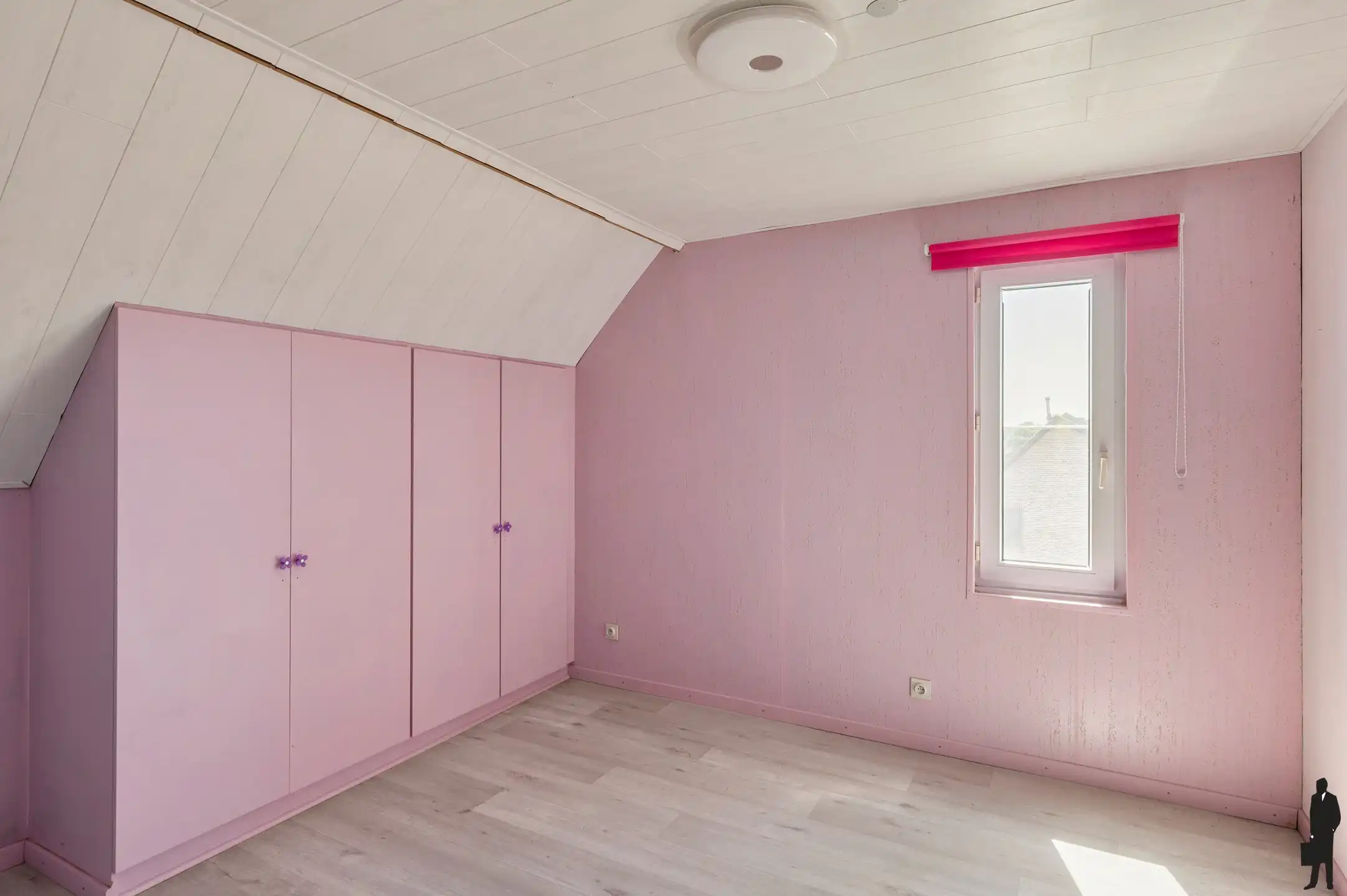 Rustig gelegen ruime gezinswoning met maar liefst 7 slaapkamers, meerdere garages en tal van praktische troeven. foto 20