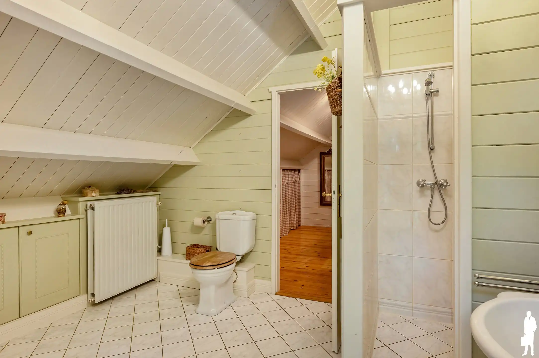 Charmante woning met volledige onderkeldering en achterliggend bos van ca. 31.493 m² foto 26