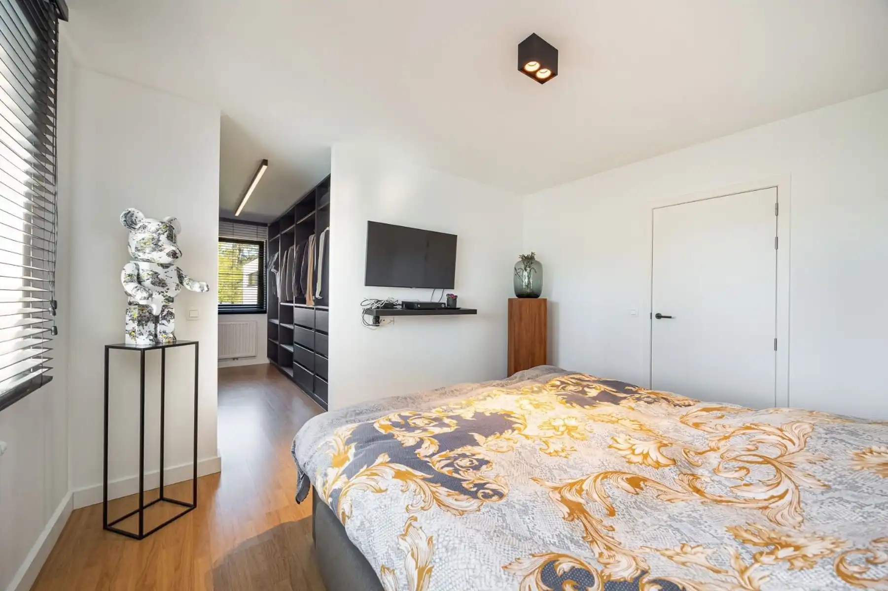 Recente halfopen BEN-woning met zwembad foto 11