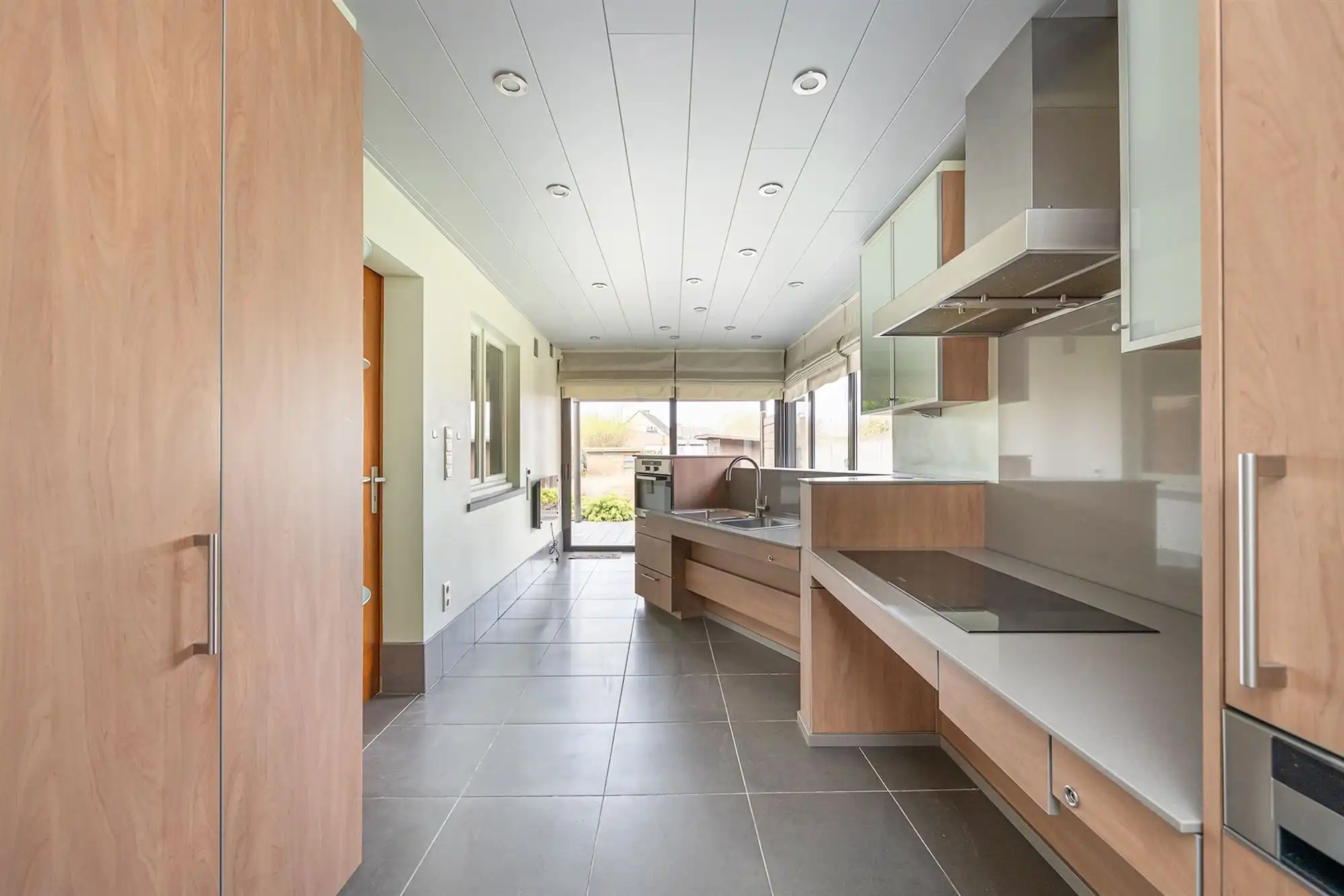 Gezinswoning met drie slaapkamers, garage en tuin foto 7