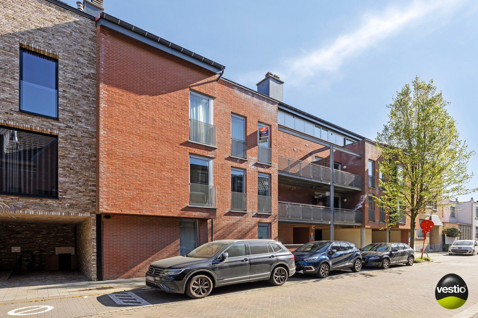 Tof, instapklaar dakappartement met 2 slaapkamers, zonneterras en parking! foto 16