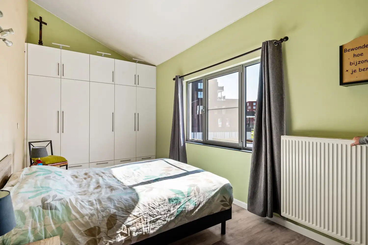 Ruime woning met 3 tot 4 slaapkamers en 3 autostaanplaatsen in een rustige straat foto 11