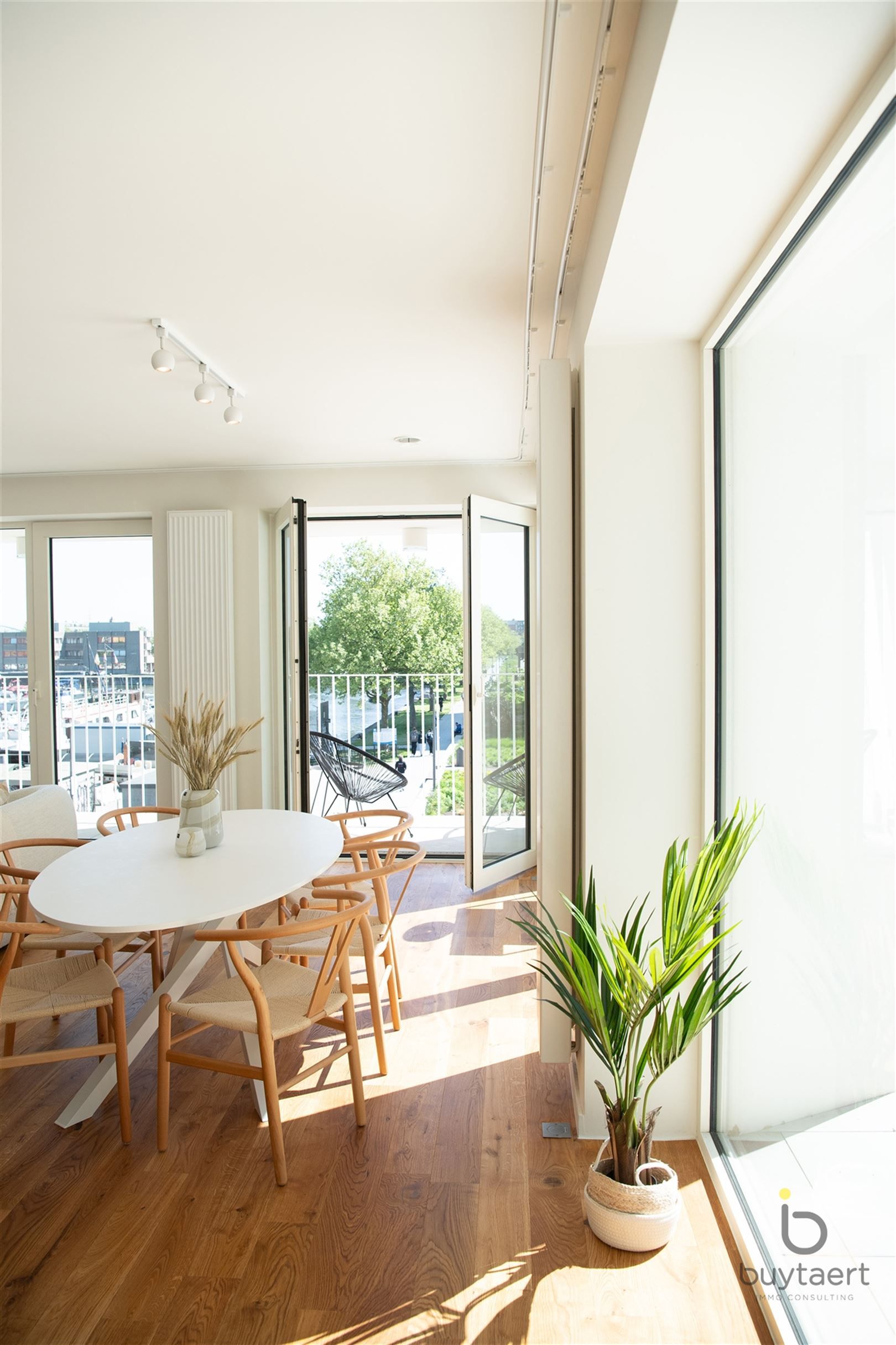 Luxe 3 slpk appartement met een gigantisch terras met zicht op het Kempisch dok. foto 14